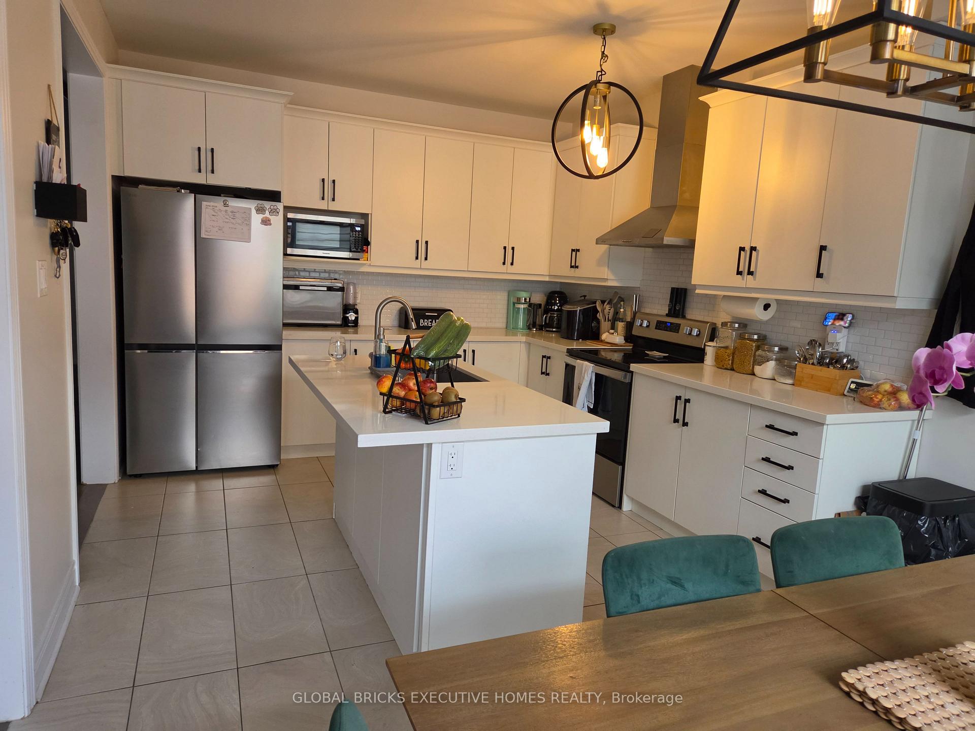 Photo 8 of 134 Branigan Crescent, Halton Hills, Georgetown — HOMEH
