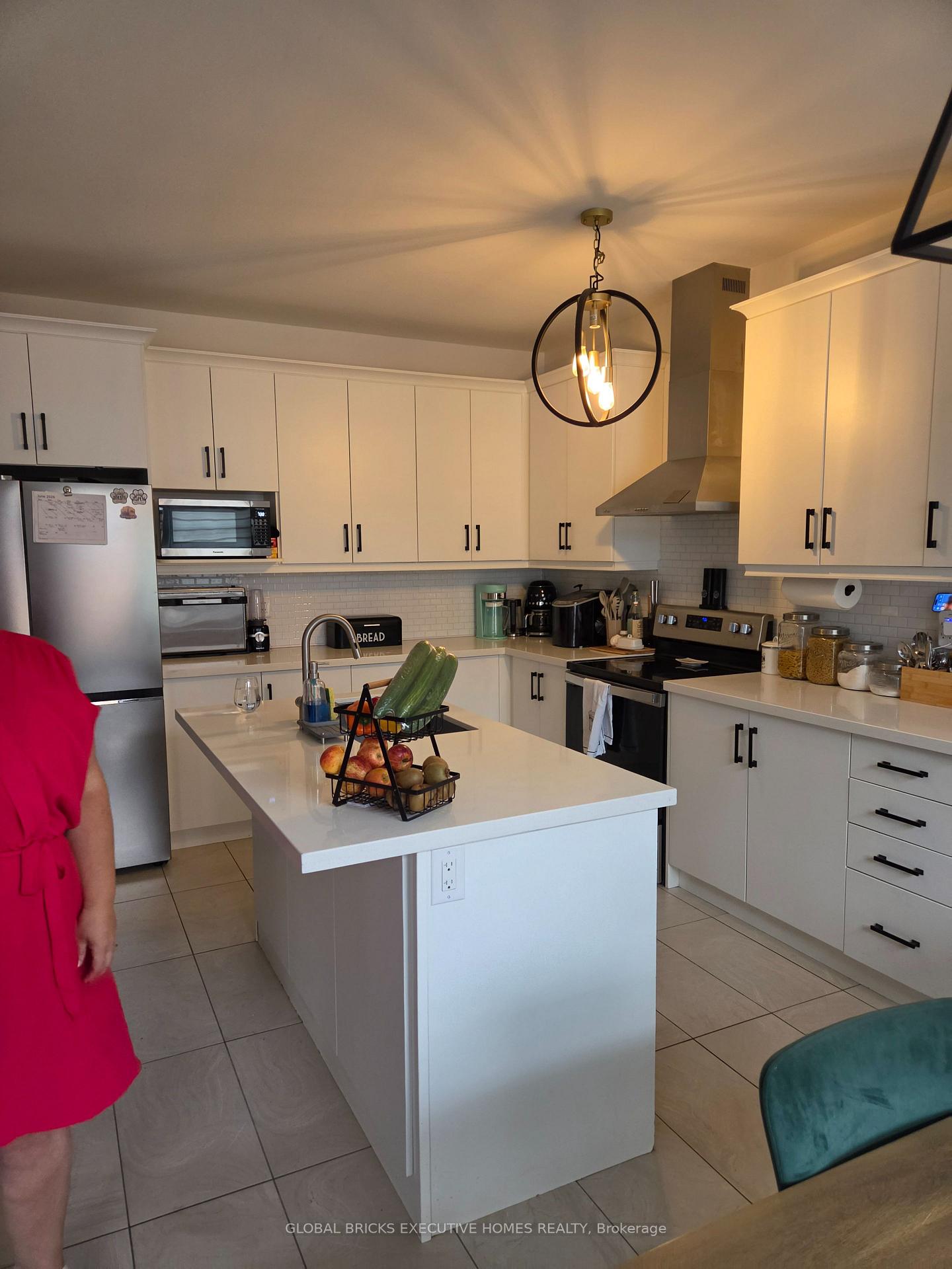 Photo 9 of 134 Branigan Crescent, Halton Hills, Georgetown — HOMEH
