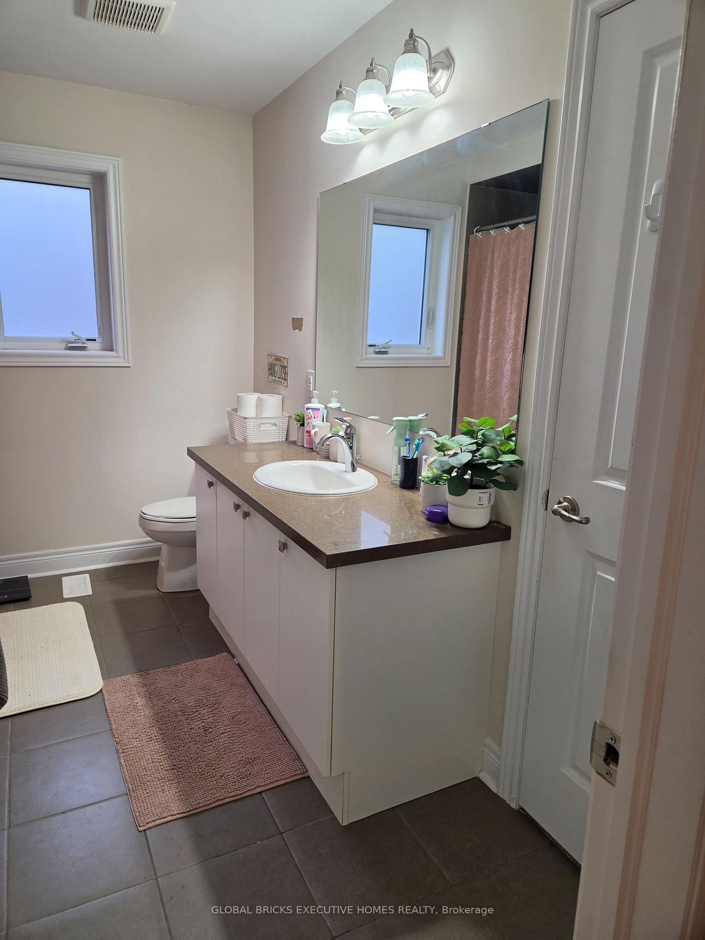 Photo 24 of 134 Branigan Crescent, Halton Hills, Georgetown — HOMEH