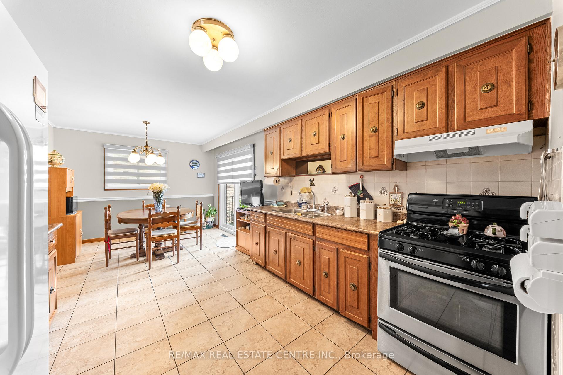 Photo 16 of 78 Panorama Crescent, Brampton, Northgate — HOMEH
