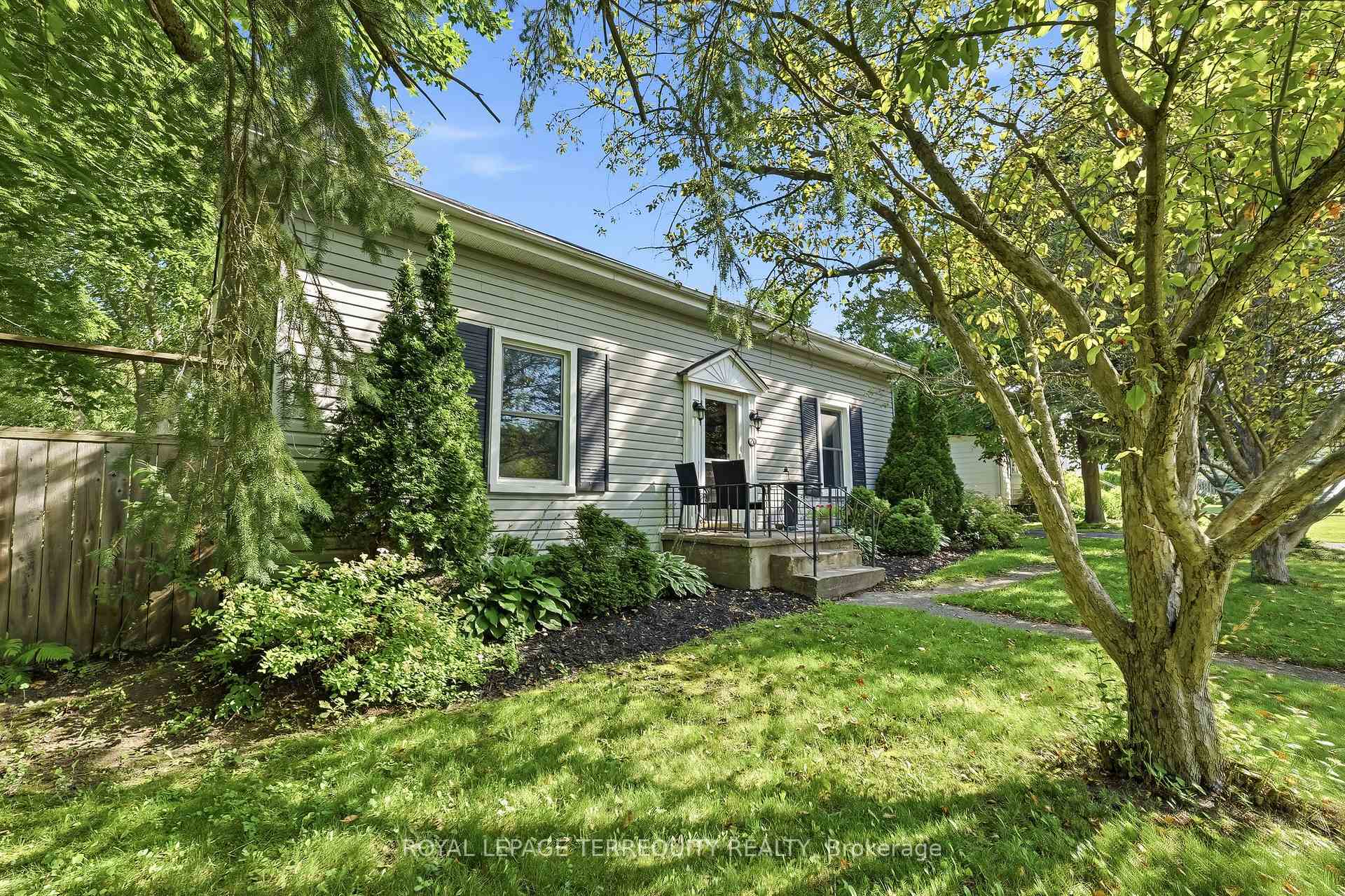 Photo 1 of 20 King Street W, Cramahe, Colborne — HOMEH