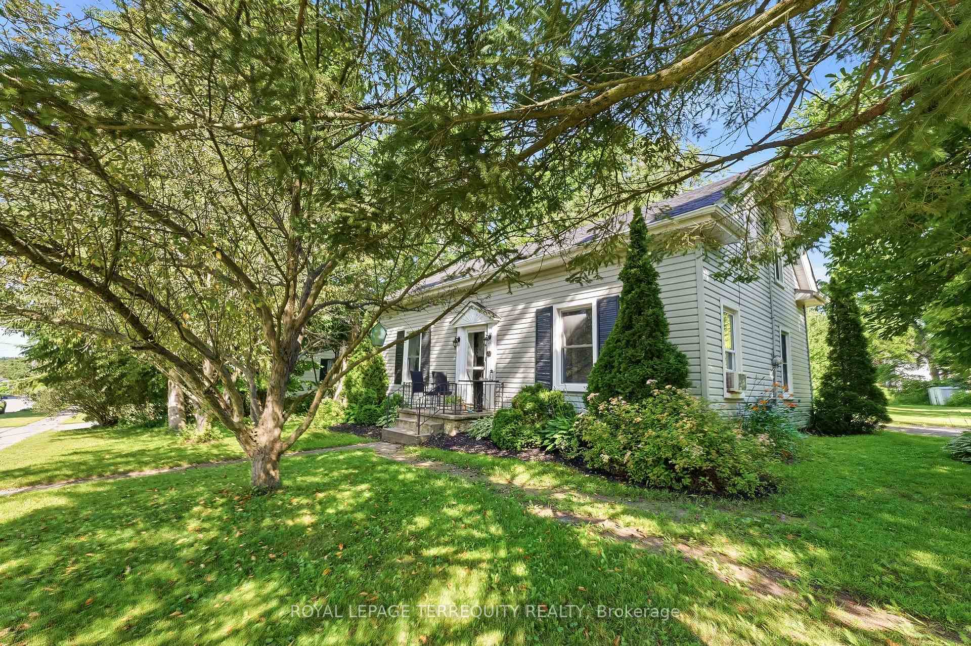 Photo 2 of 20 King Street W, Cramahe, Colborne — HOMEH