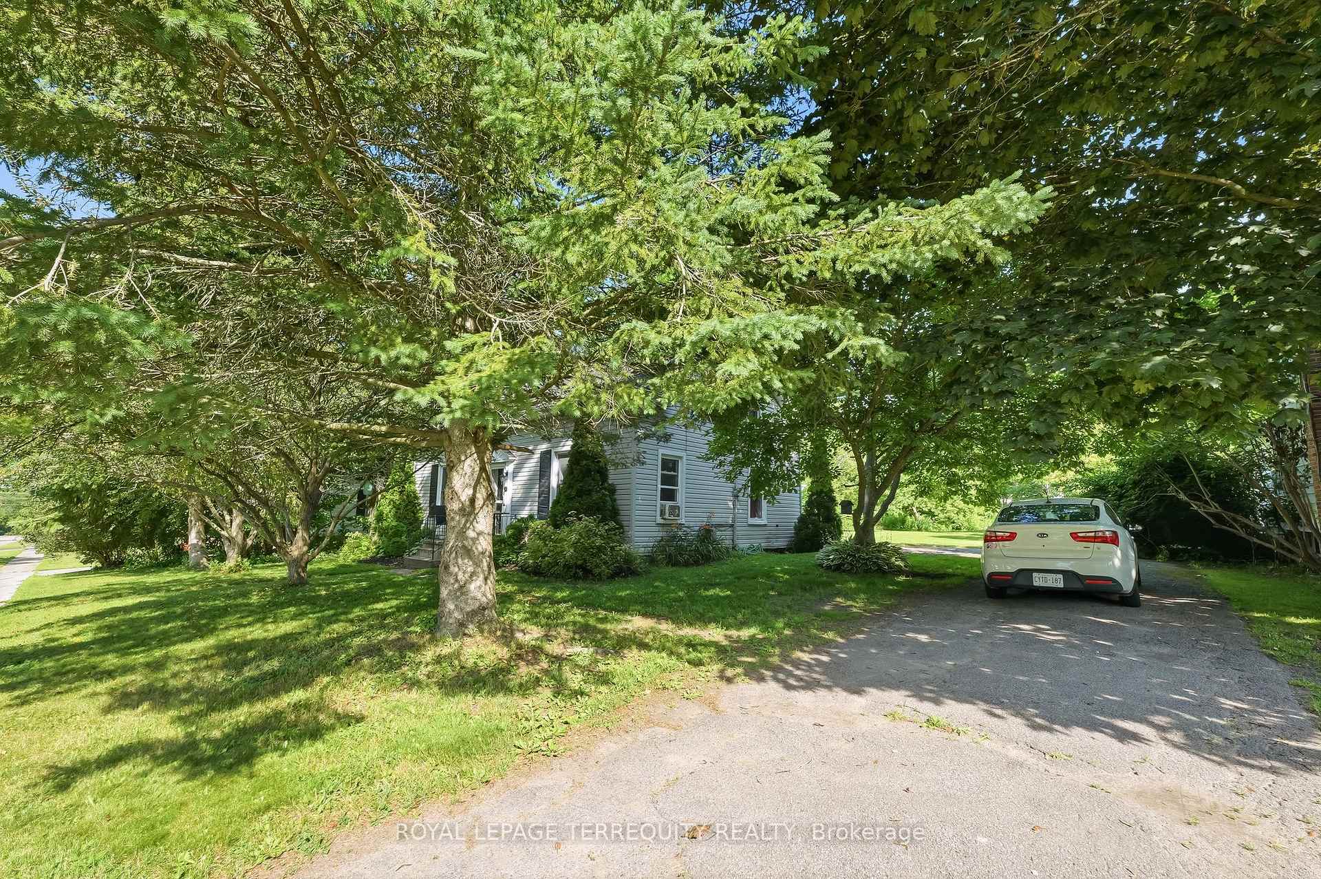 Photo 3 of 20 King Street W, Cramahe, Colborne — HOMEH