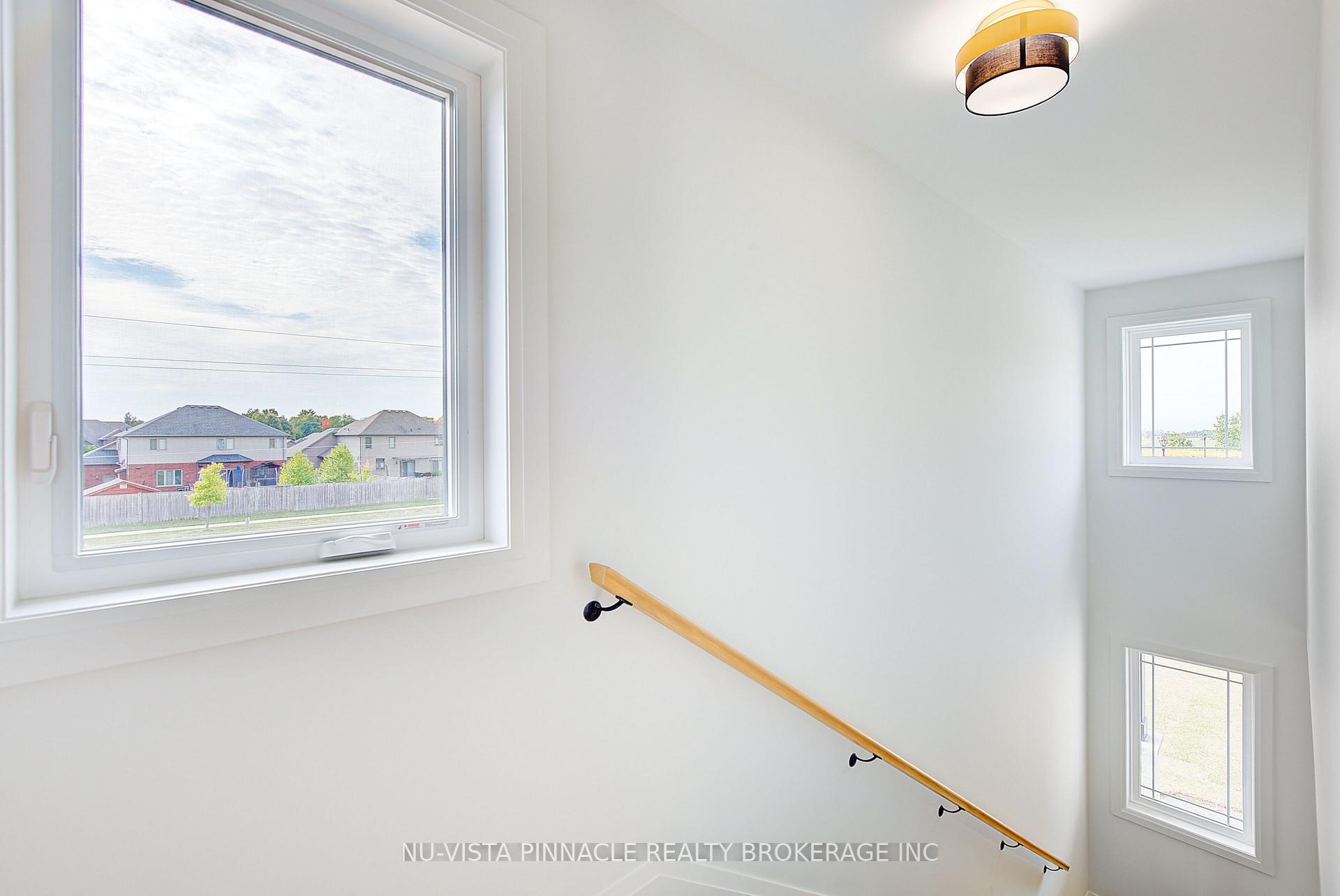 Photo 24 of 10 Woodmere Path, Middlesex Centre, Ilderton — HOMEH