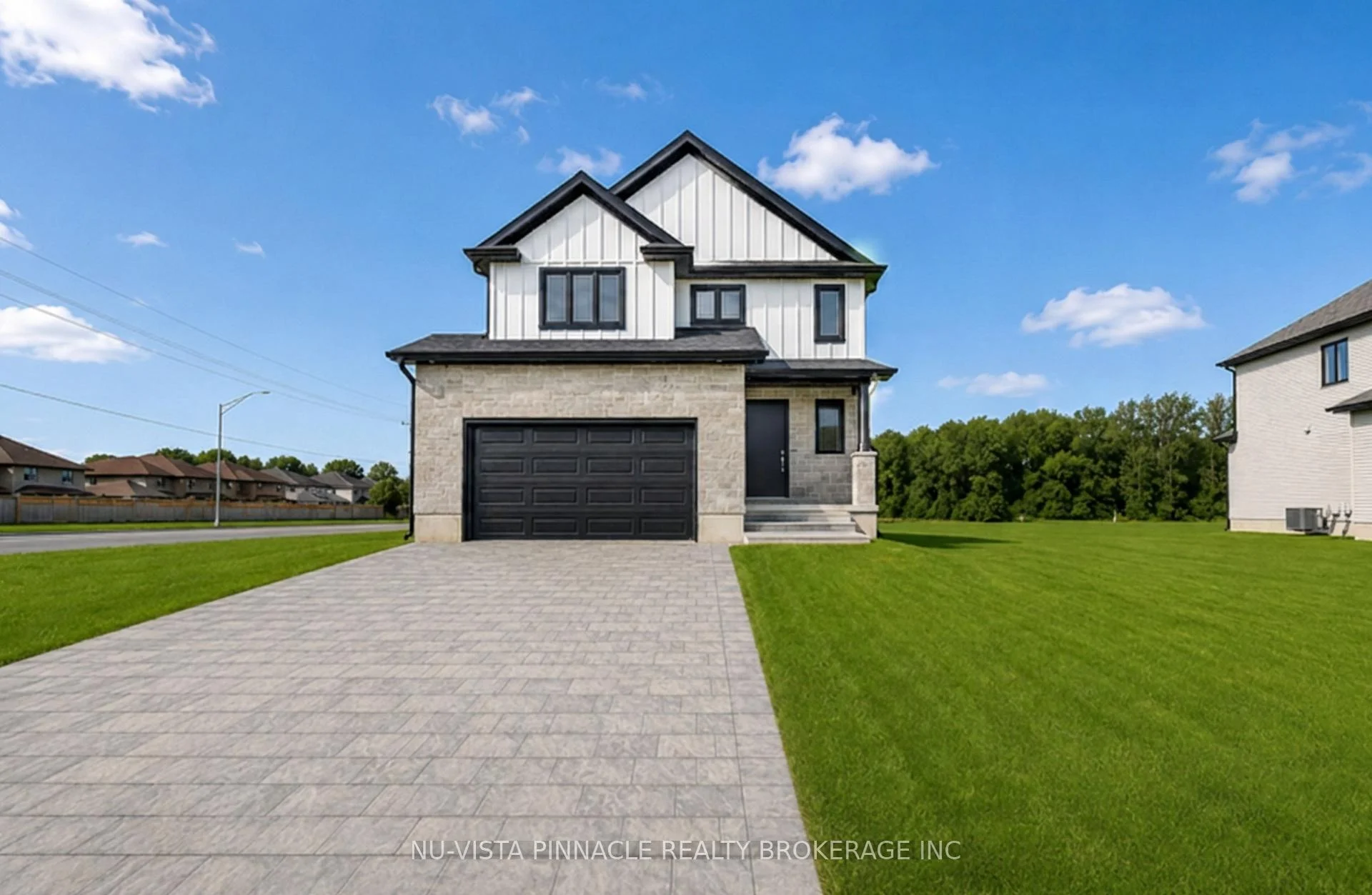 Photo of 10 Woodmere Path