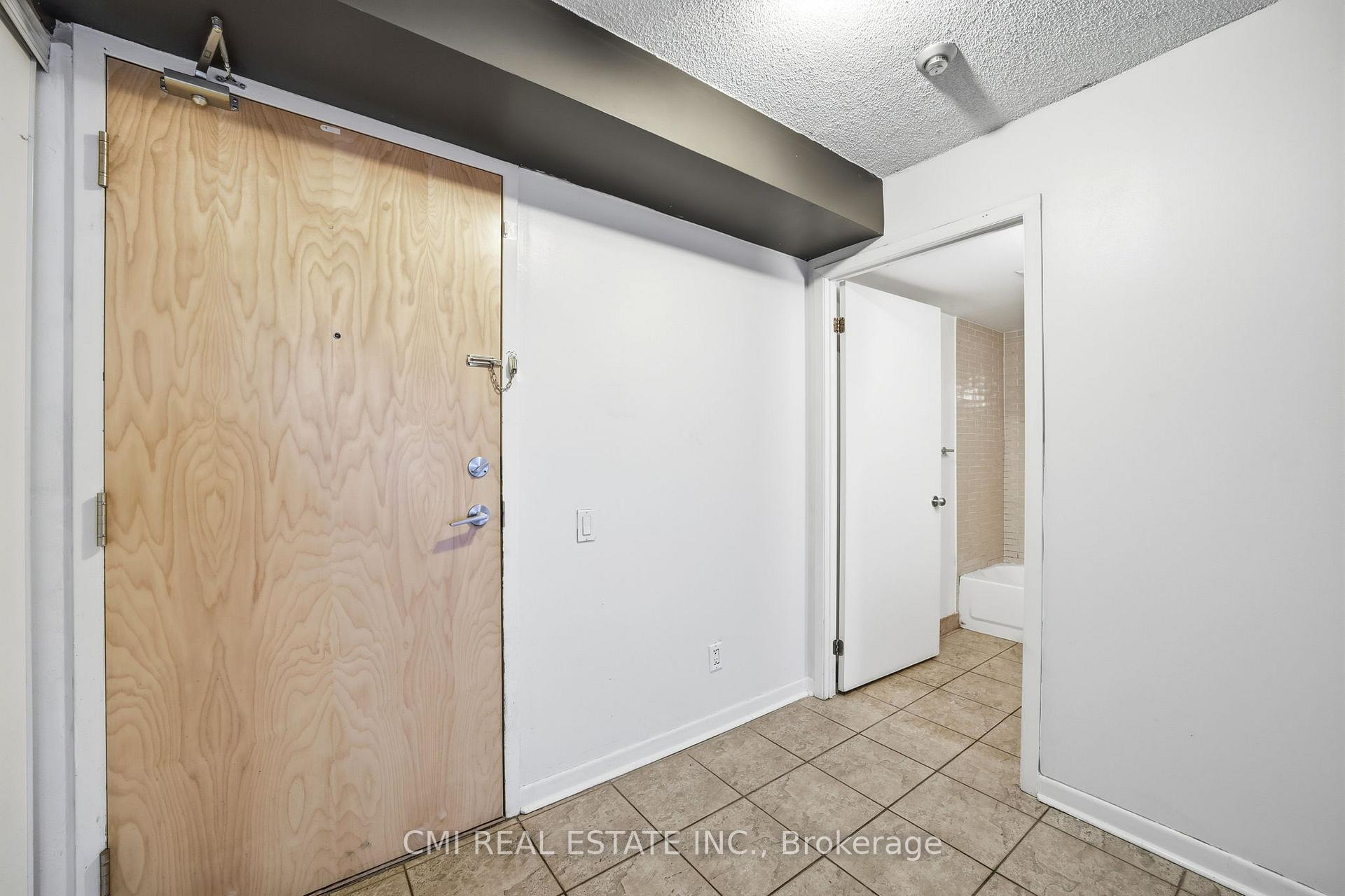 Photo 3 of Unit 615, 1050 The Queens Way, Etobicoke, Islington-City Centre West — HOMEH