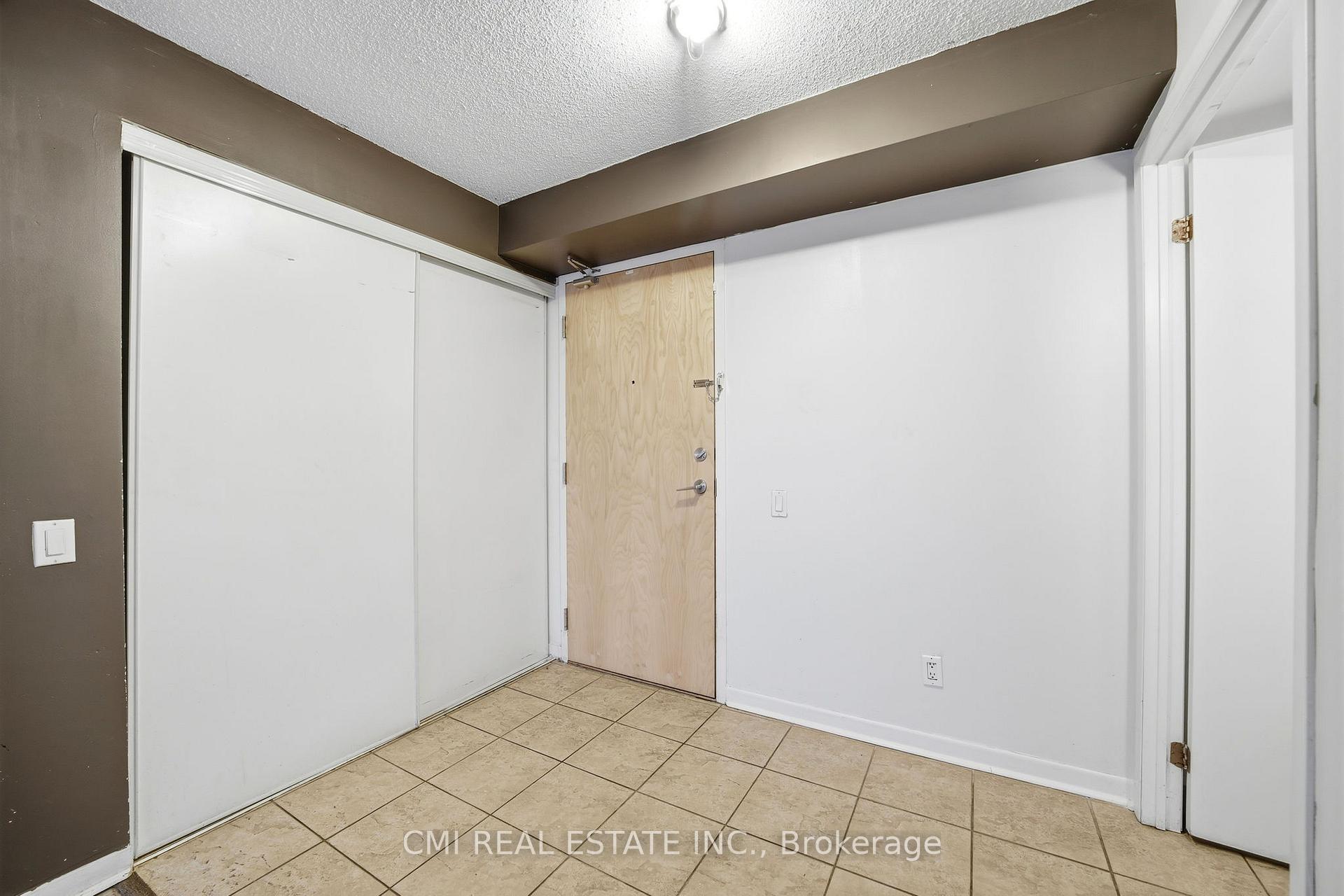 Photo 4 of Unit 615, 1050 The Queens Way, Etobicoke, Islington-City Centre West — HOMEH