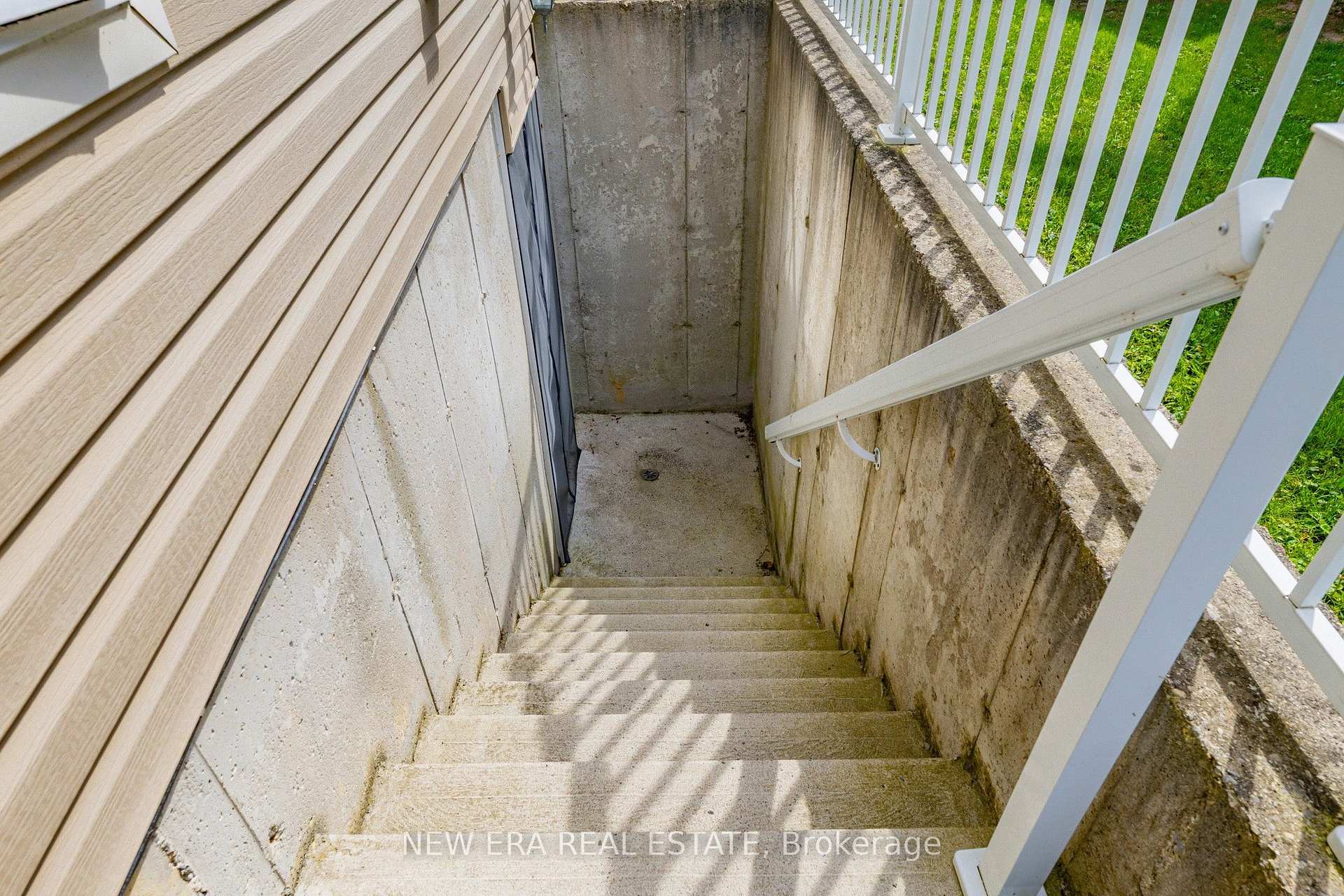 Photo 10 of Unit Lower, 1031 Lake Drive N, Georgina, Historic Lakeshore Communities — HOMEH