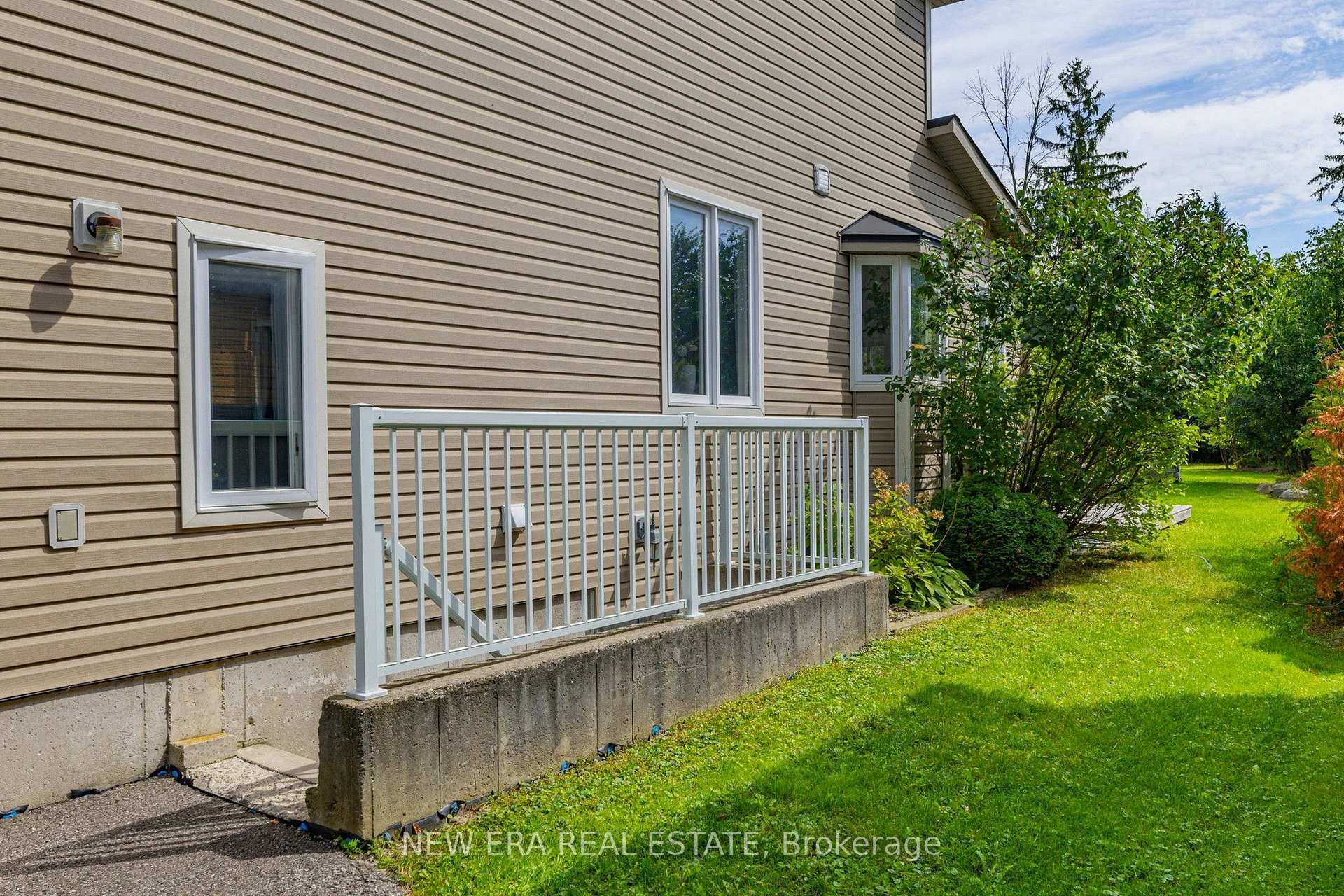 Photo 11 of Unit Lower, 1031 Lake Drive N, Georgina, Historic Lakeshore Communities — HOMEH