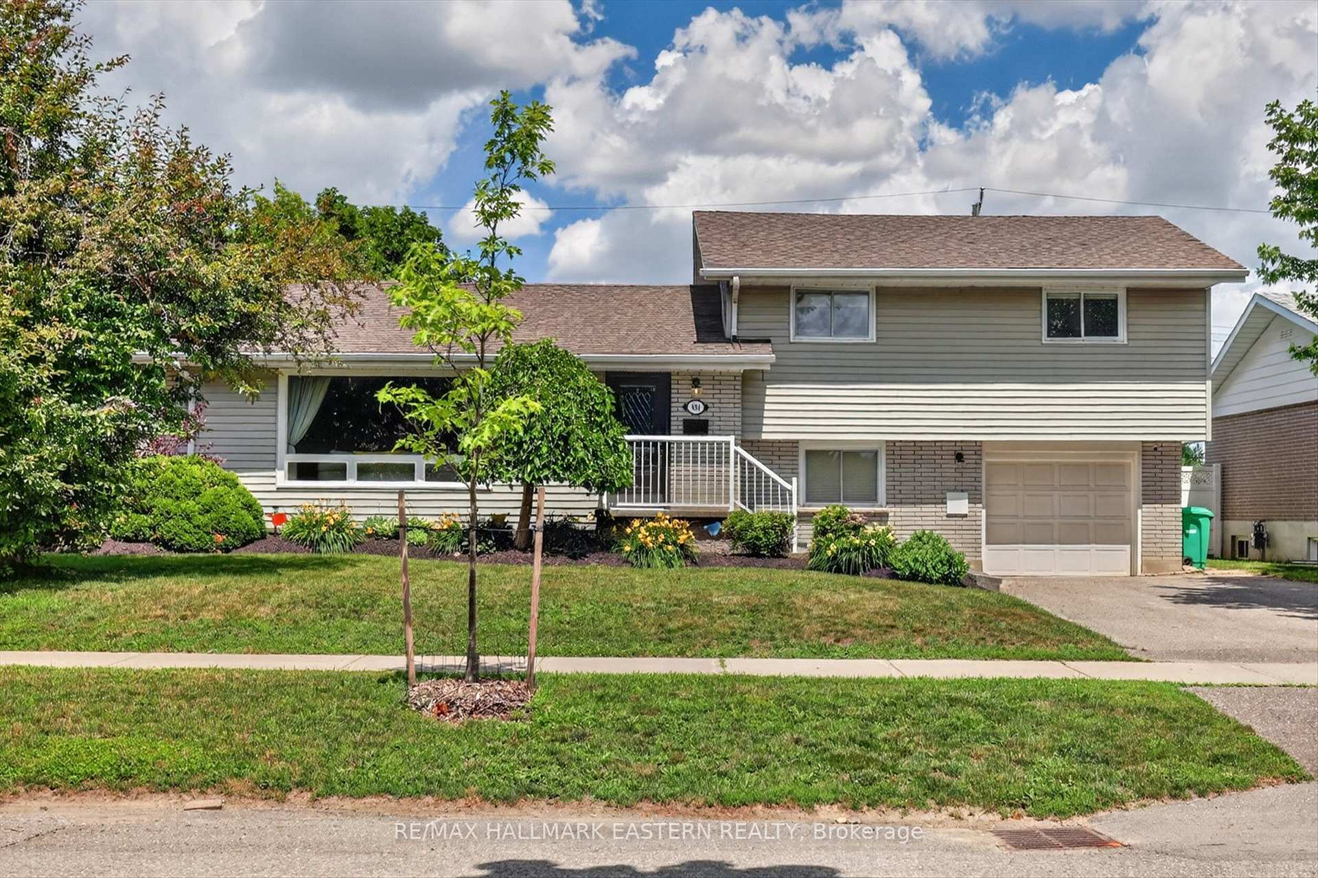 Photo 1 of 894 Kawartha Drive, Peterborough, Monaghan Ward 2 — HOMEH