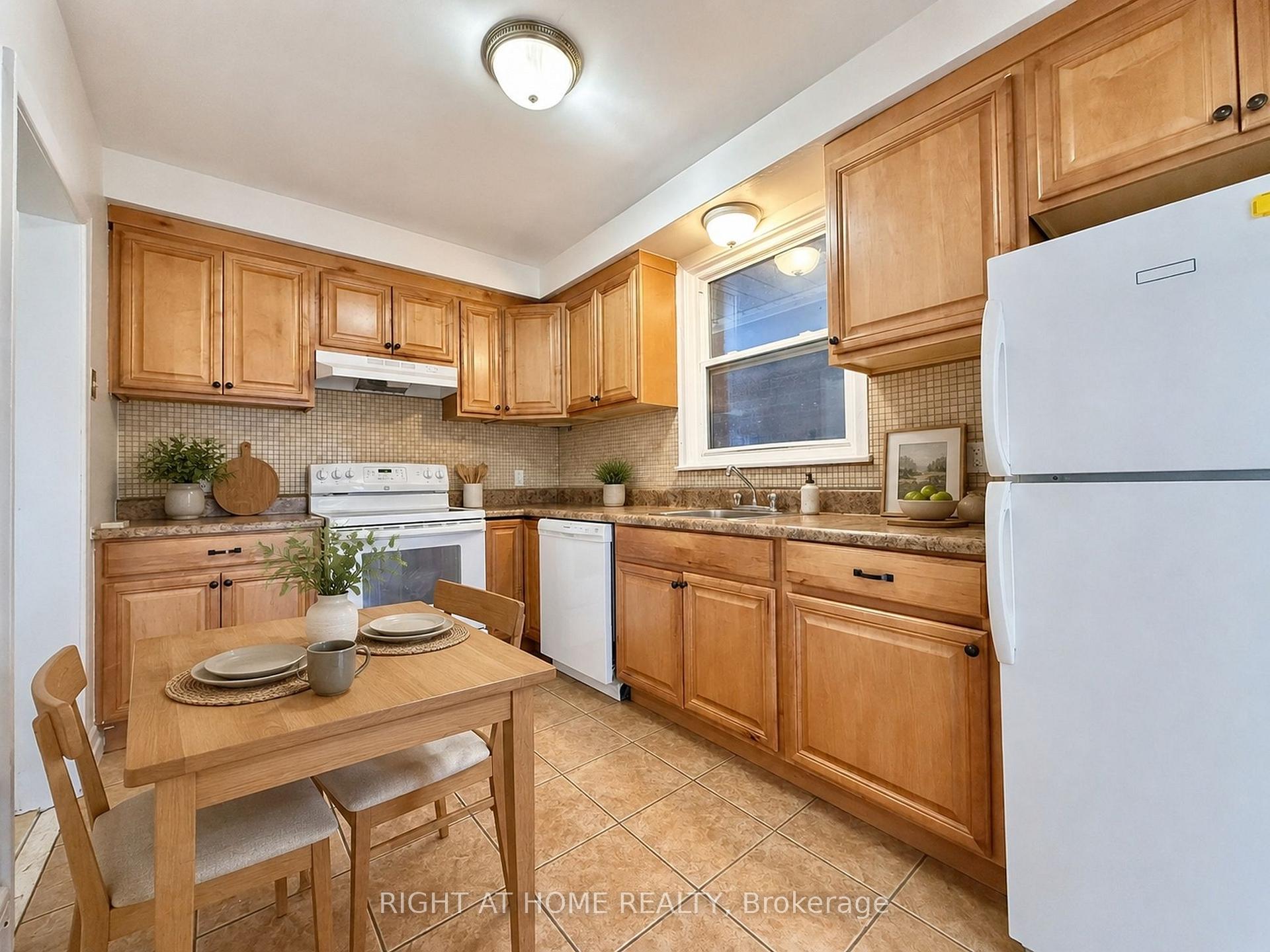 Photo 12 of Unit 3, 20 Belvidere Avenue, Toronto, Humewood-Cedarvale — HOMEH