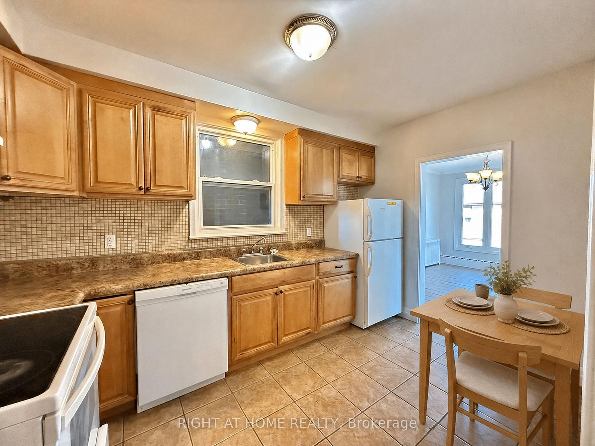 Photo 13 of Unit 3, 20 Belvidere Avenue, Toronto, Humewood-Cedarvale — HOMEH