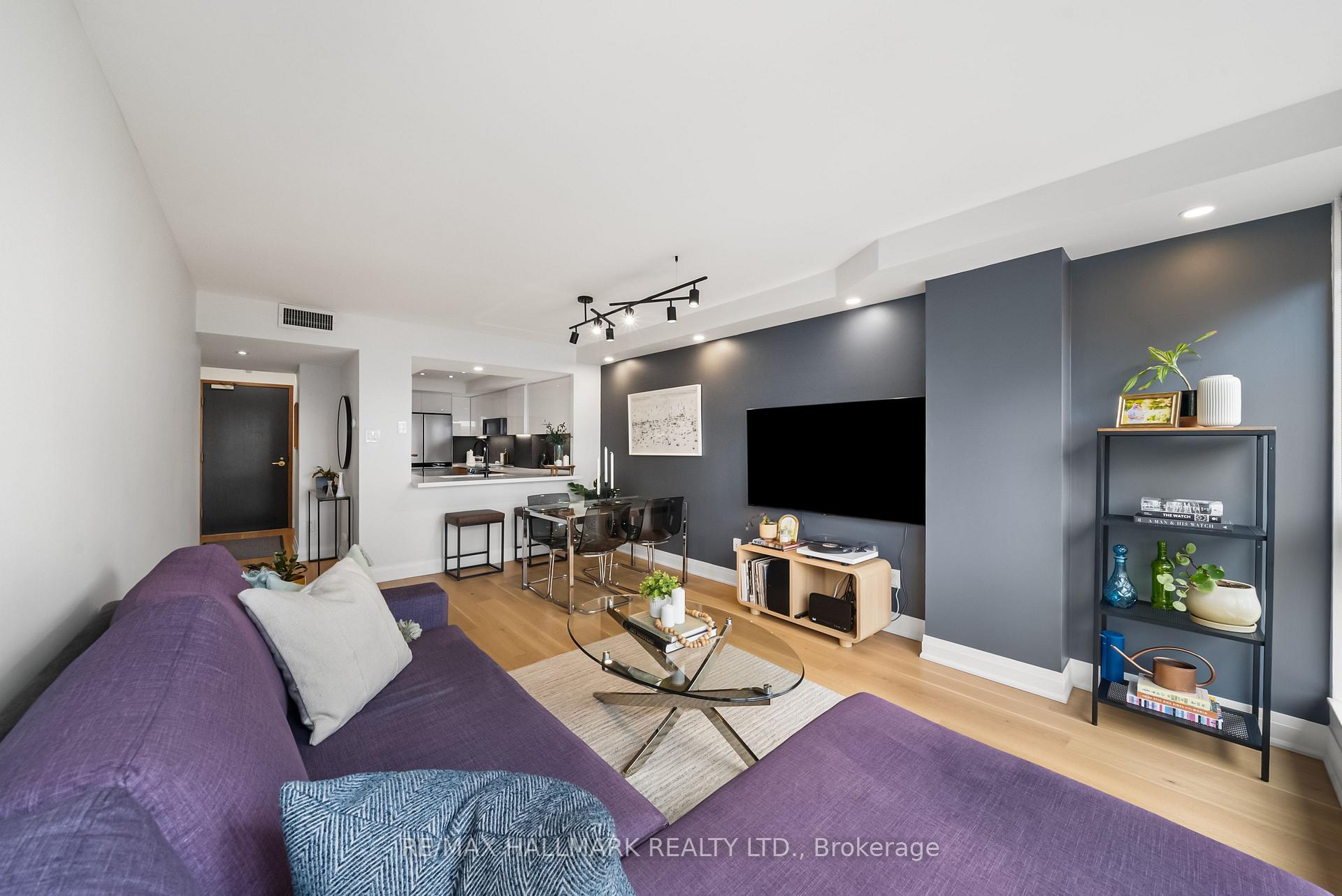 Photo 4 of Unit 506, 7 Broadway Avenue, Toronto, Mount Pleasant West — HOMEH