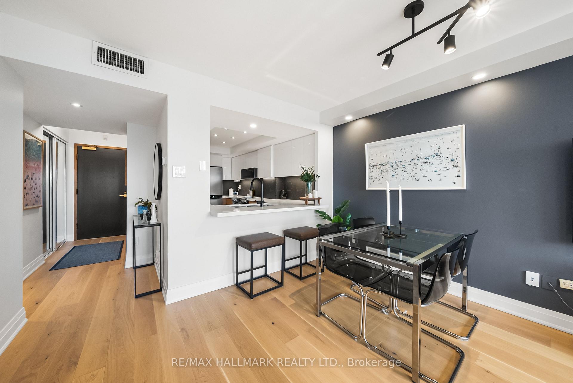 Photo 5 of Unit 506, 7 Broadway Avenue, Toronto, Mount Pleasant West — HOMEH