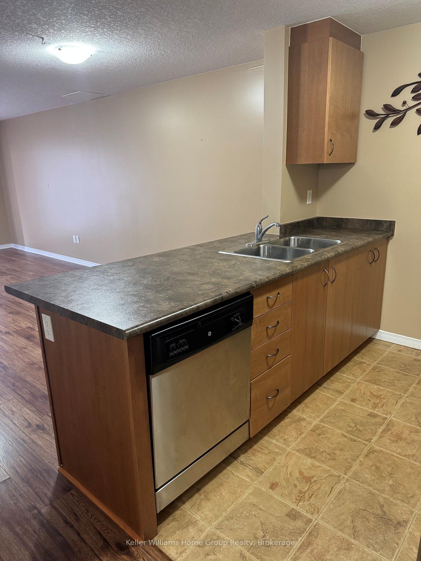 Photo 8 of Unit 26, 35 Mountford Drive, Guelph, Grange Road — HOMEH