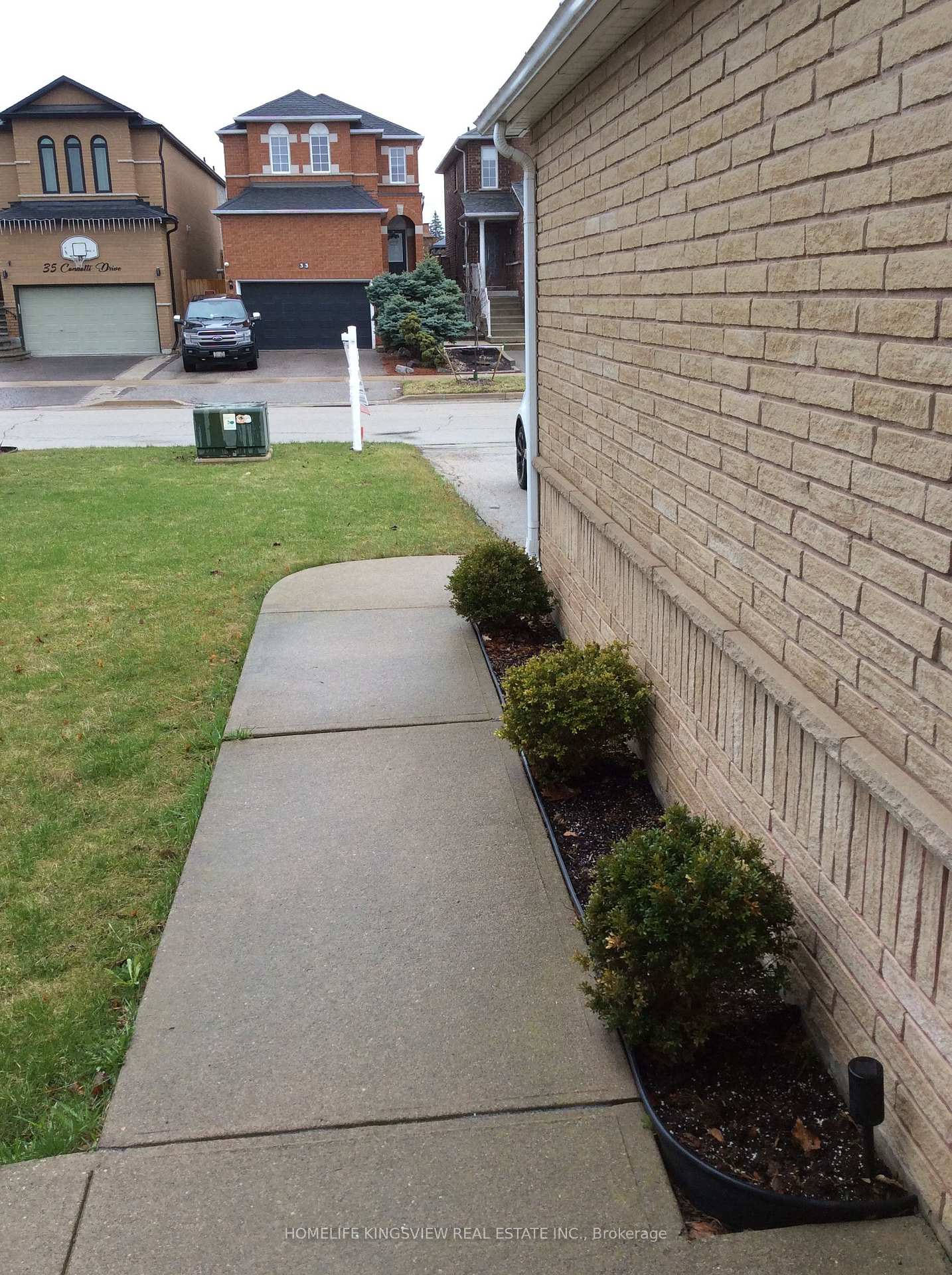 Photo 5 of 30 Condotti Drive, Vaughan, West Woodbridge — HOMEH