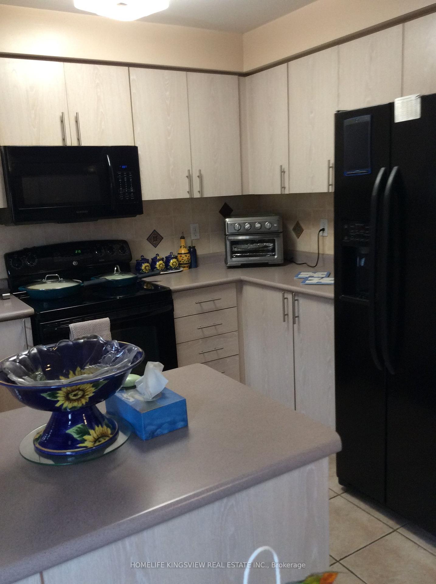Photo 10 of 30 Condotti Drive, Vaughan, West Woodbridge — HOMEH