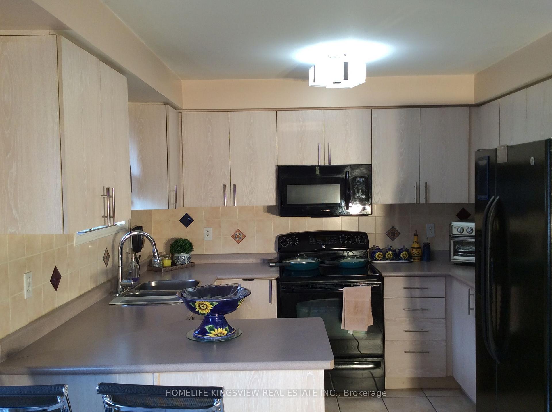 Photo 11 of 30 Condotti Drive, Vaughan, West Woodbridge — HOMEH