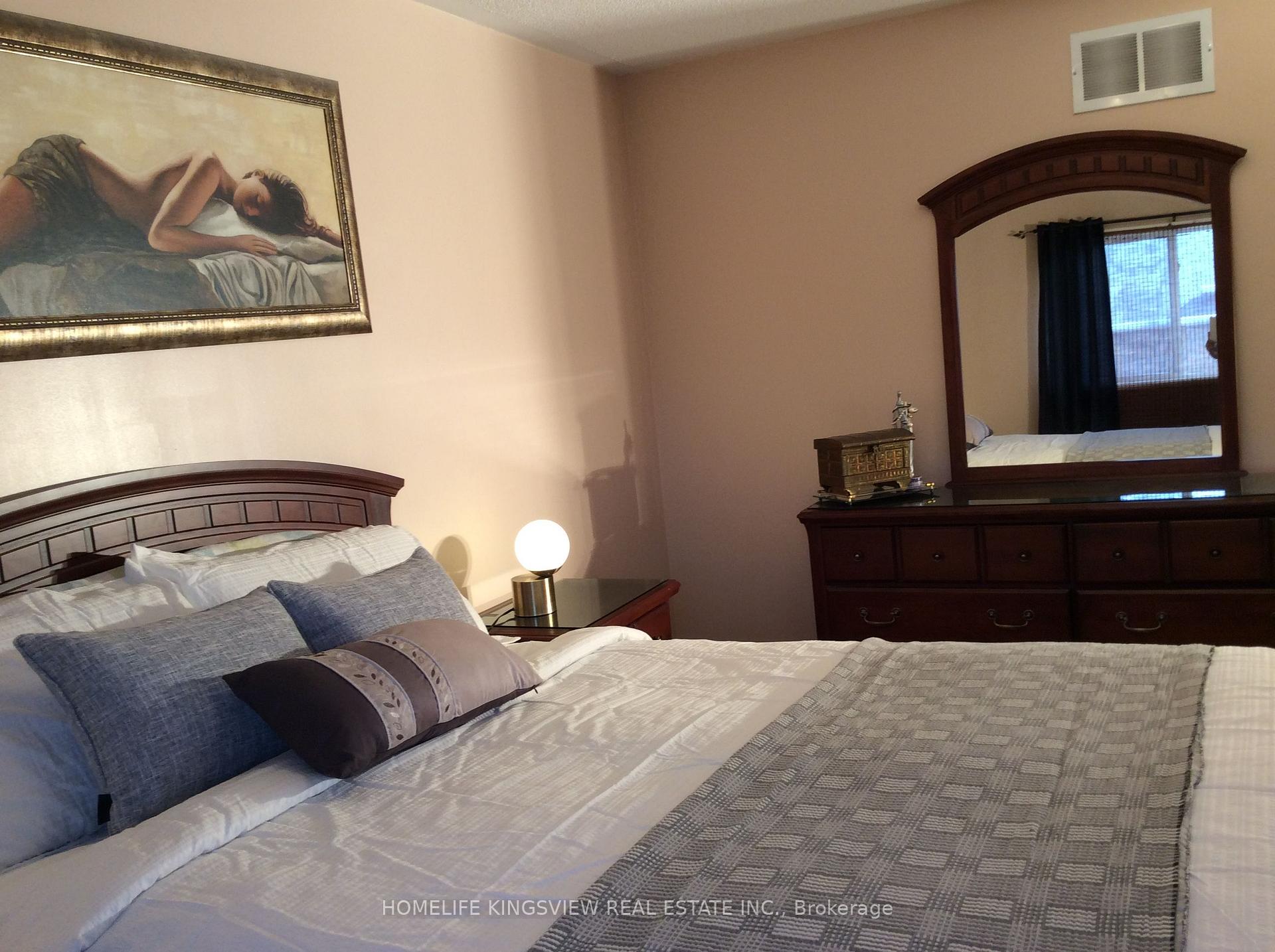 Photo 15 of 30 Condotti Drive, Vaughan, West Woodbridge — HOMEH