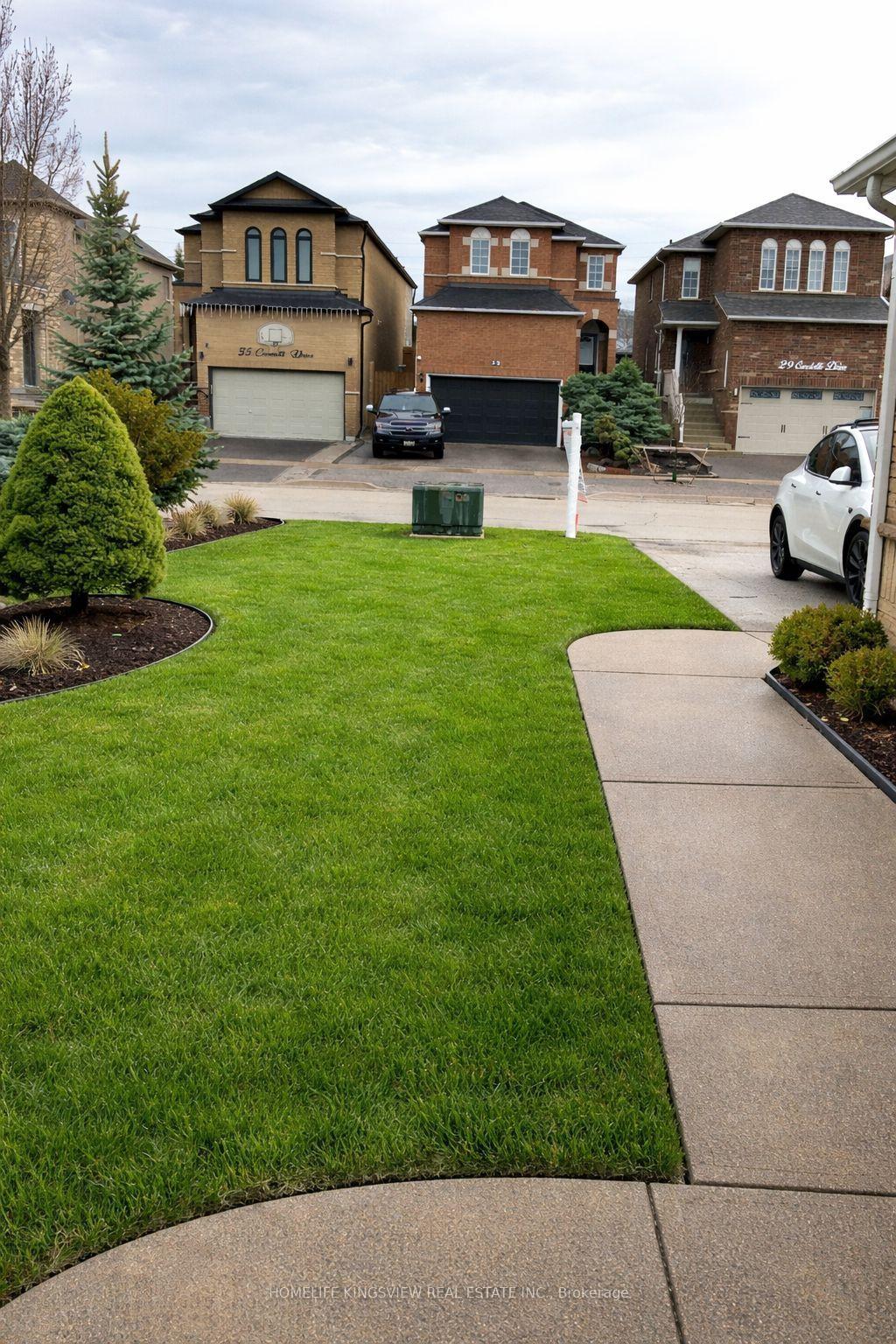 Photo 4 of 30 Condotti Drive, Vaughan, West Woodbridge — HOMEH