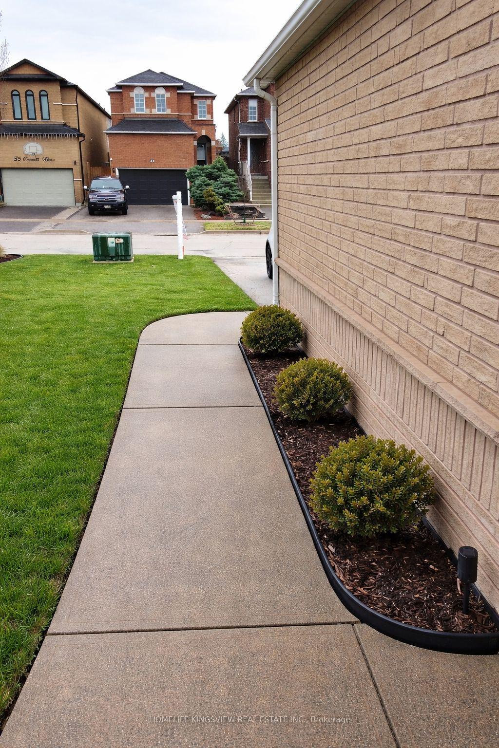 Photo 6 of 30 Condotti Drive, Vaughan, West Woodbridge — HOMEH
