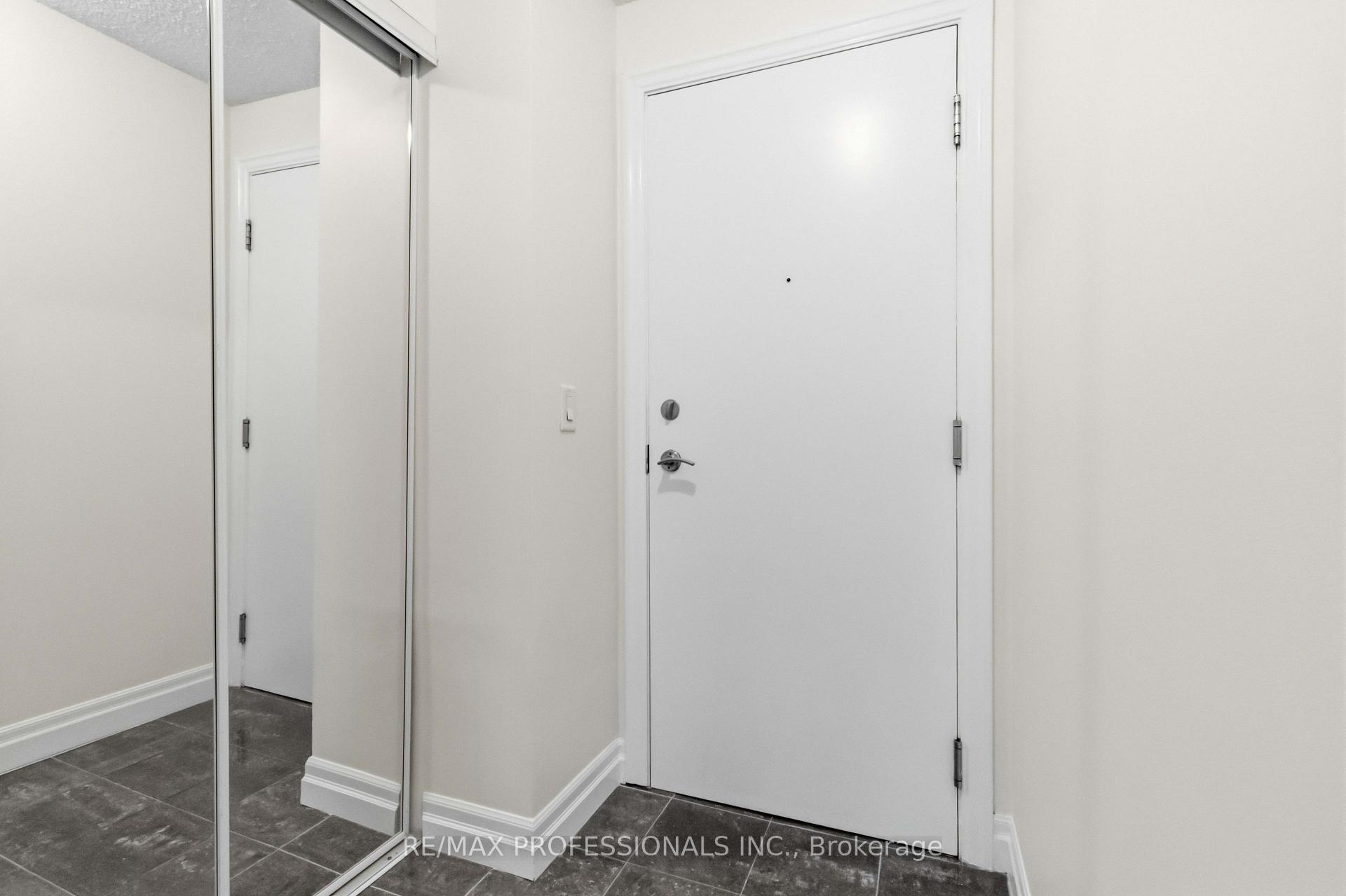 Photo 2 of Unit 607, 2121 Lake Shore Boulevard W, Etobicoke, Mimico — HOMEH