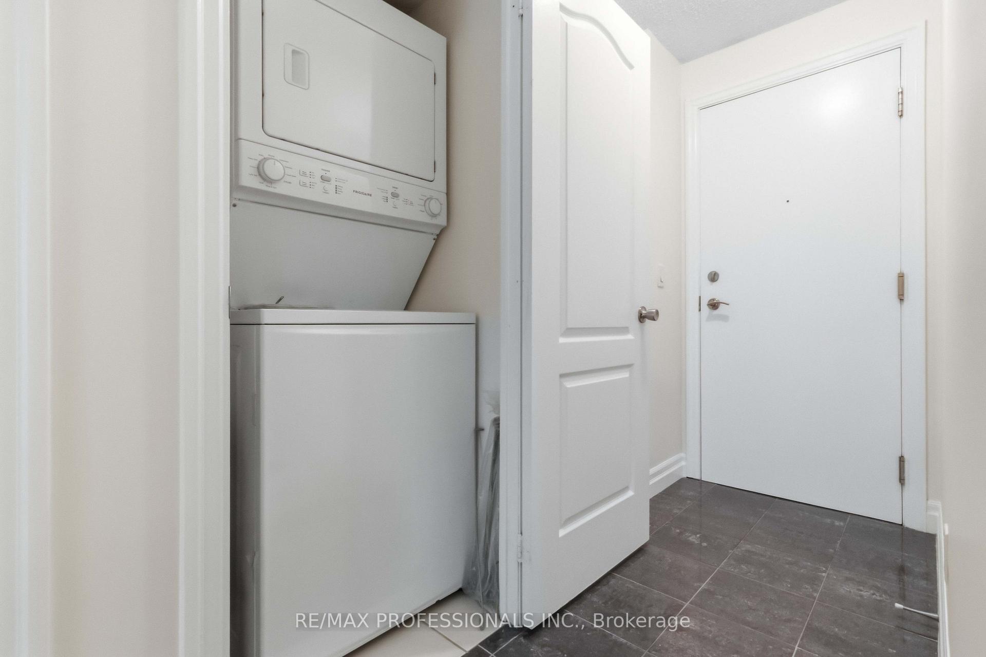 Photo 3 of Unit 607, 2121 Lake Shore Boulevard W, Etobicoke, Mimico — HOMEH