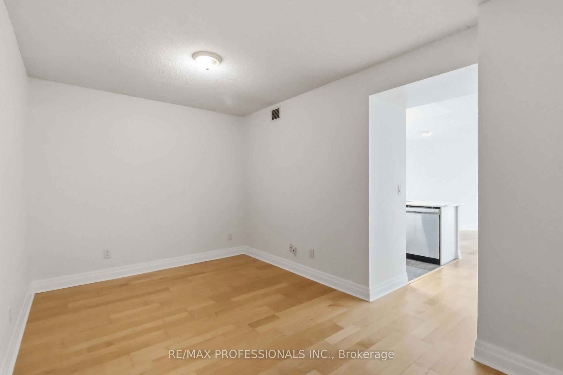 Photo 5 of Unit 607, 2121 Lake Shore Boulevard W, Etobicoke, Mimico — HOMEH