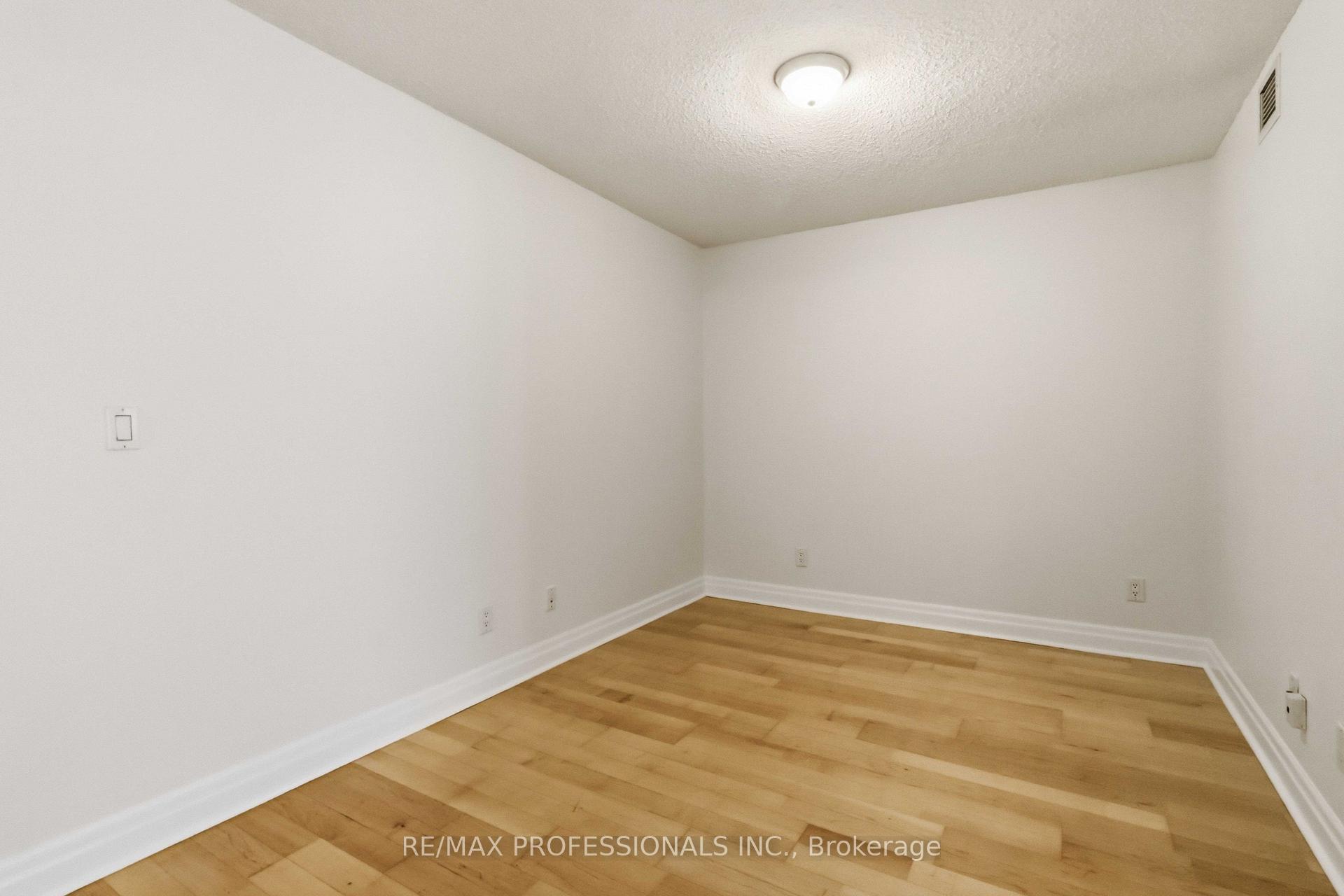 Photo 6 of Unit 607, 2121 Lake Shore Boulevard W, Etobicoke, Mimico — HOMEH