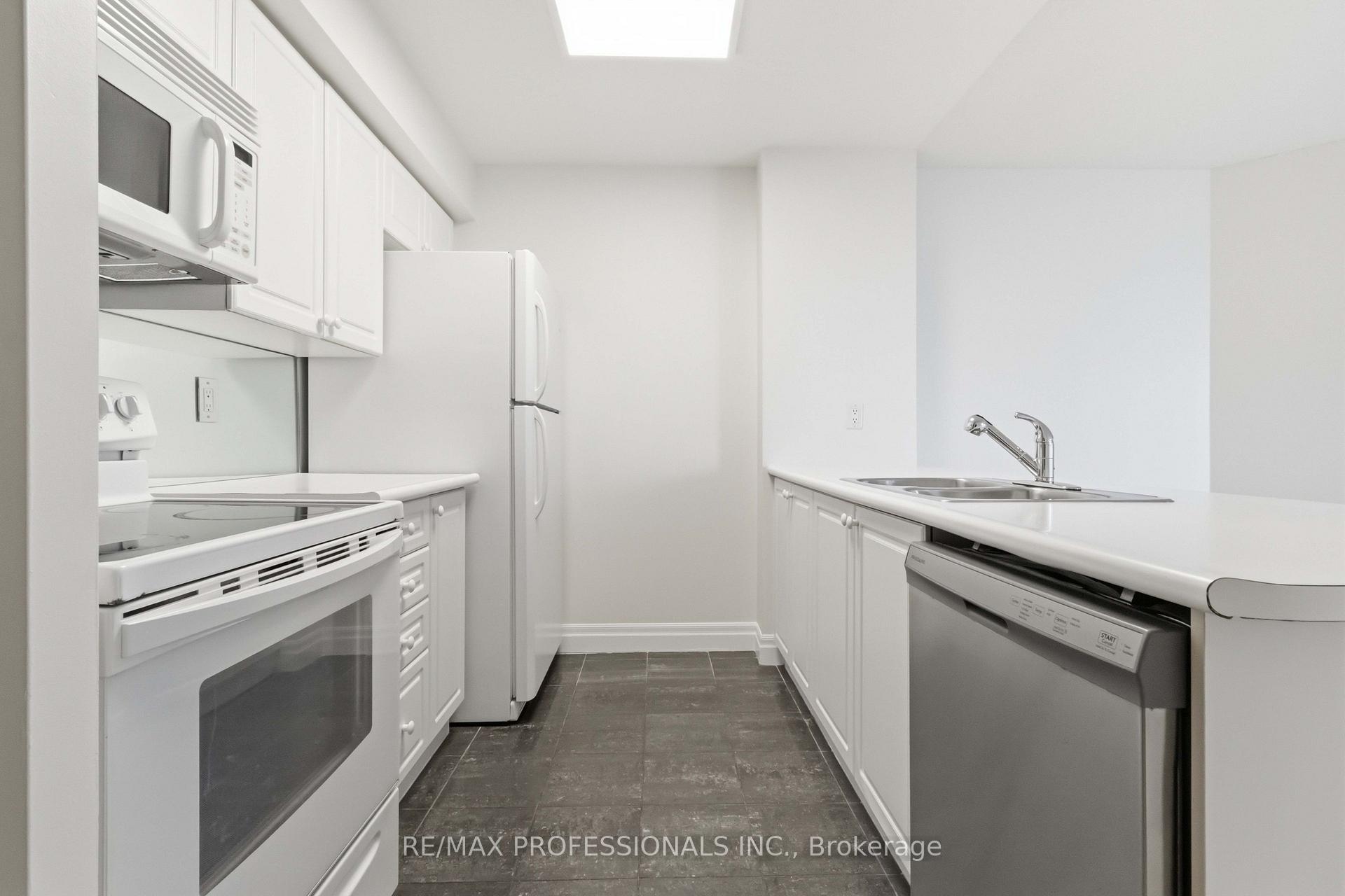 Photo 9 of Unit 607, 2121 Lake Shore Boulevard W, Etobicoke, Mimico — HOMEH