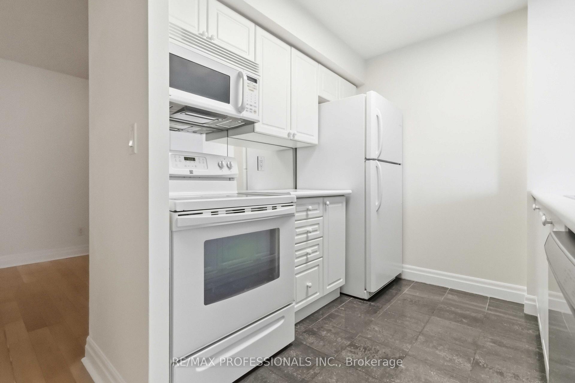 Photo 10 of Unit 607, 2121 Lake Shore Boulevard W, Etobicoke, Mimico — HOMEH