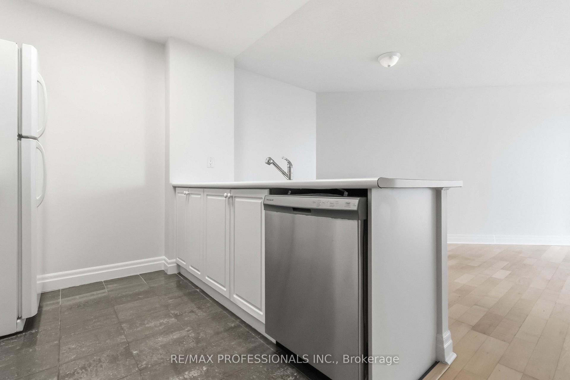 Photo 11 of Unit 607, 2121 Lake Shore Boulevard W, Etobicoke, Mimico — HOMEH