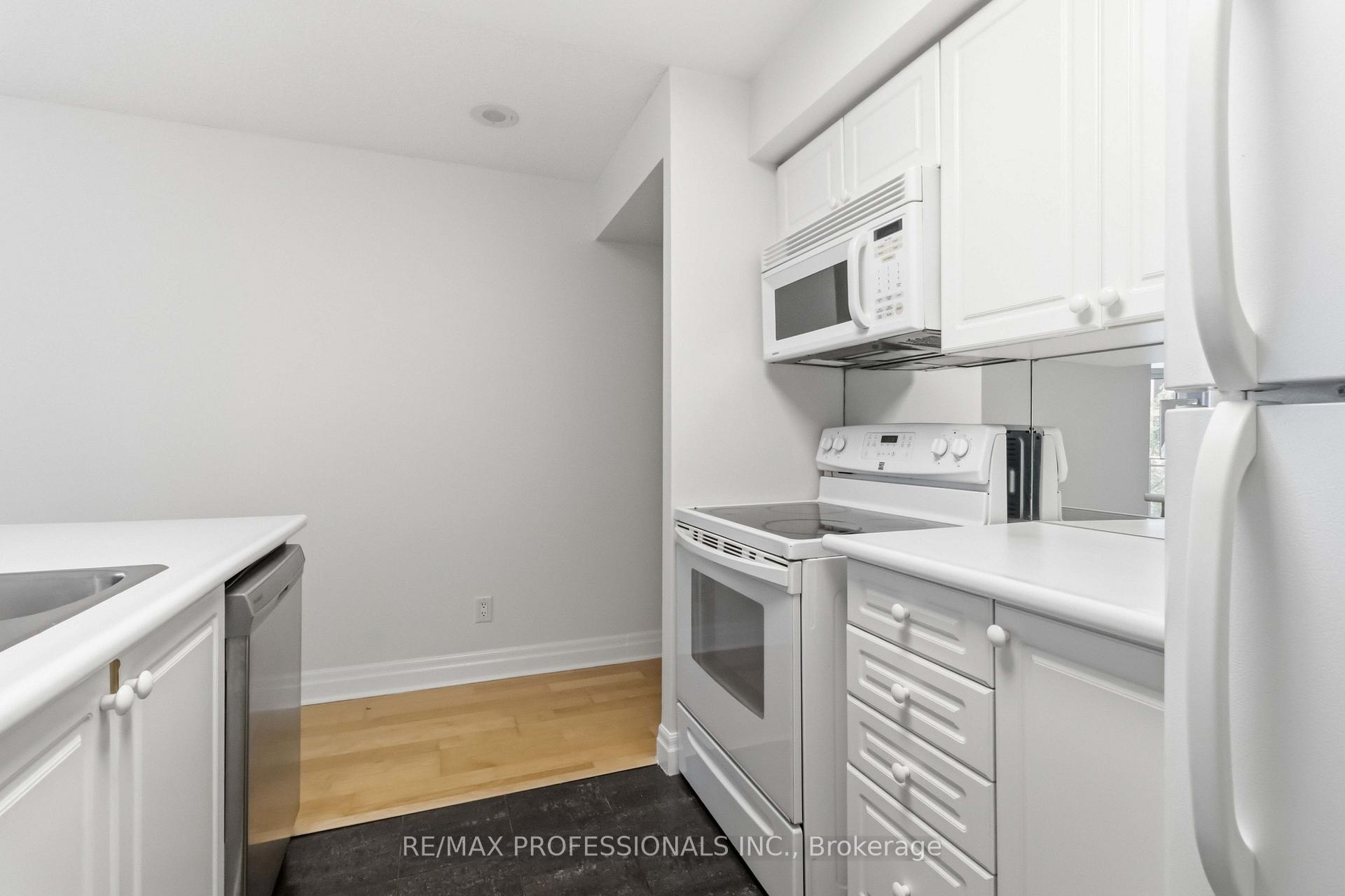 Photo 12 of Unit 607, 2121 Lake Shore Boulevard W, Etobicoke, Mimico — HOMEH