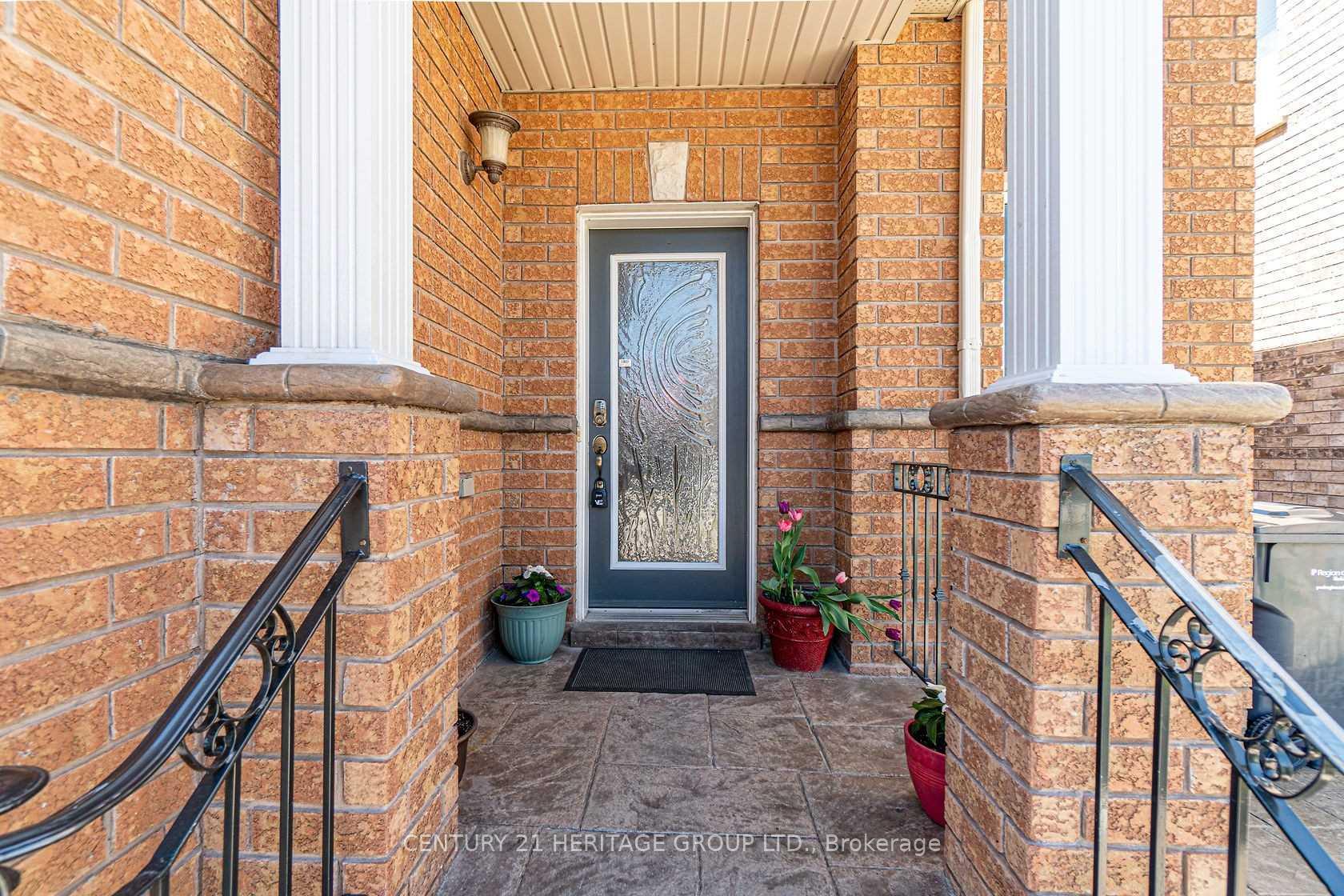 Photo 2 of 92 Sewells Lane, Brampton, Fletcher's Meadow — HOMEH