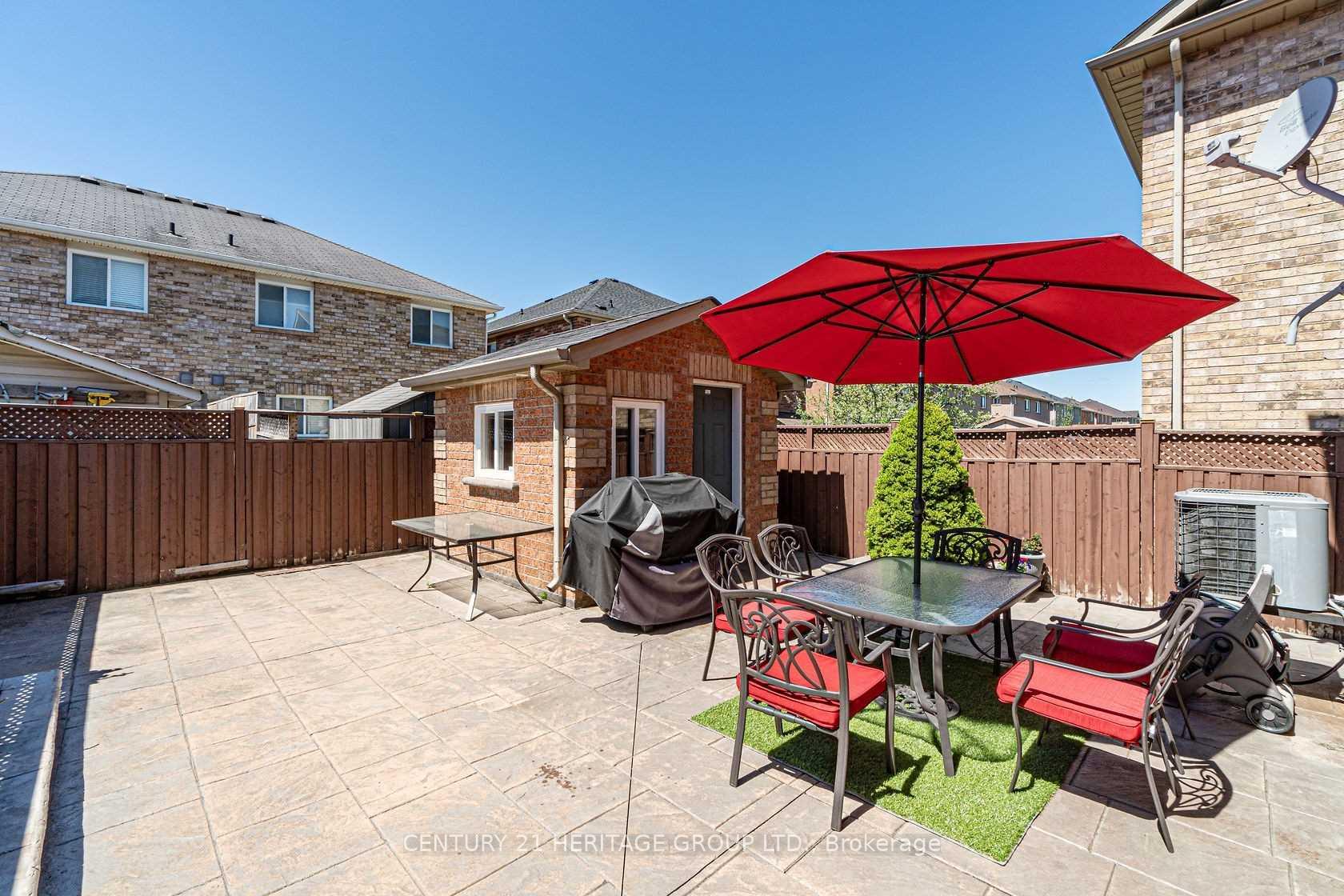 Photo 4 of 92 Sewells Lane, Brampton, Fletcher's Meadow — HOMEH