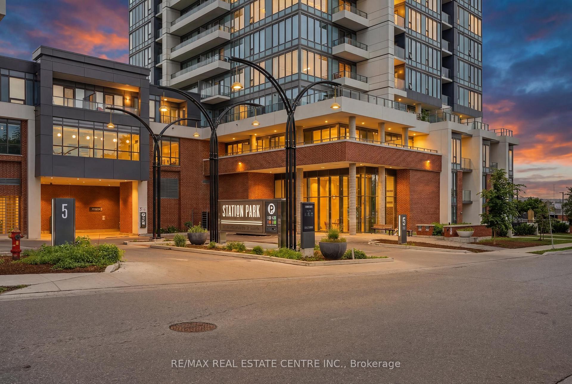 Front of Unit 2912, 15 Wellington Street S