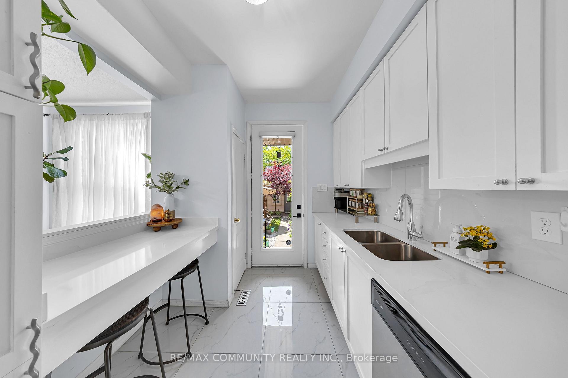 Photo 11 of 65 White's Hill Avenue, Markham, Cornell — HOMEH