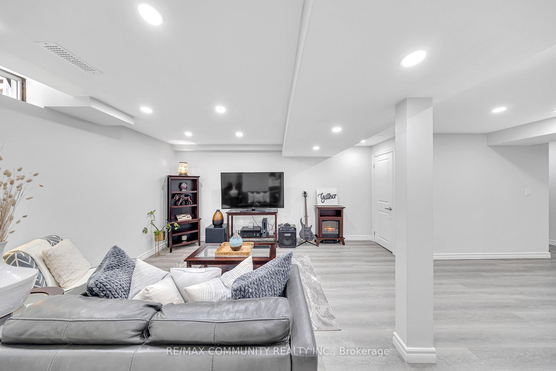 Photo 32 of 65 White's Hill Avenue, Markham, Cornell — HOMEH