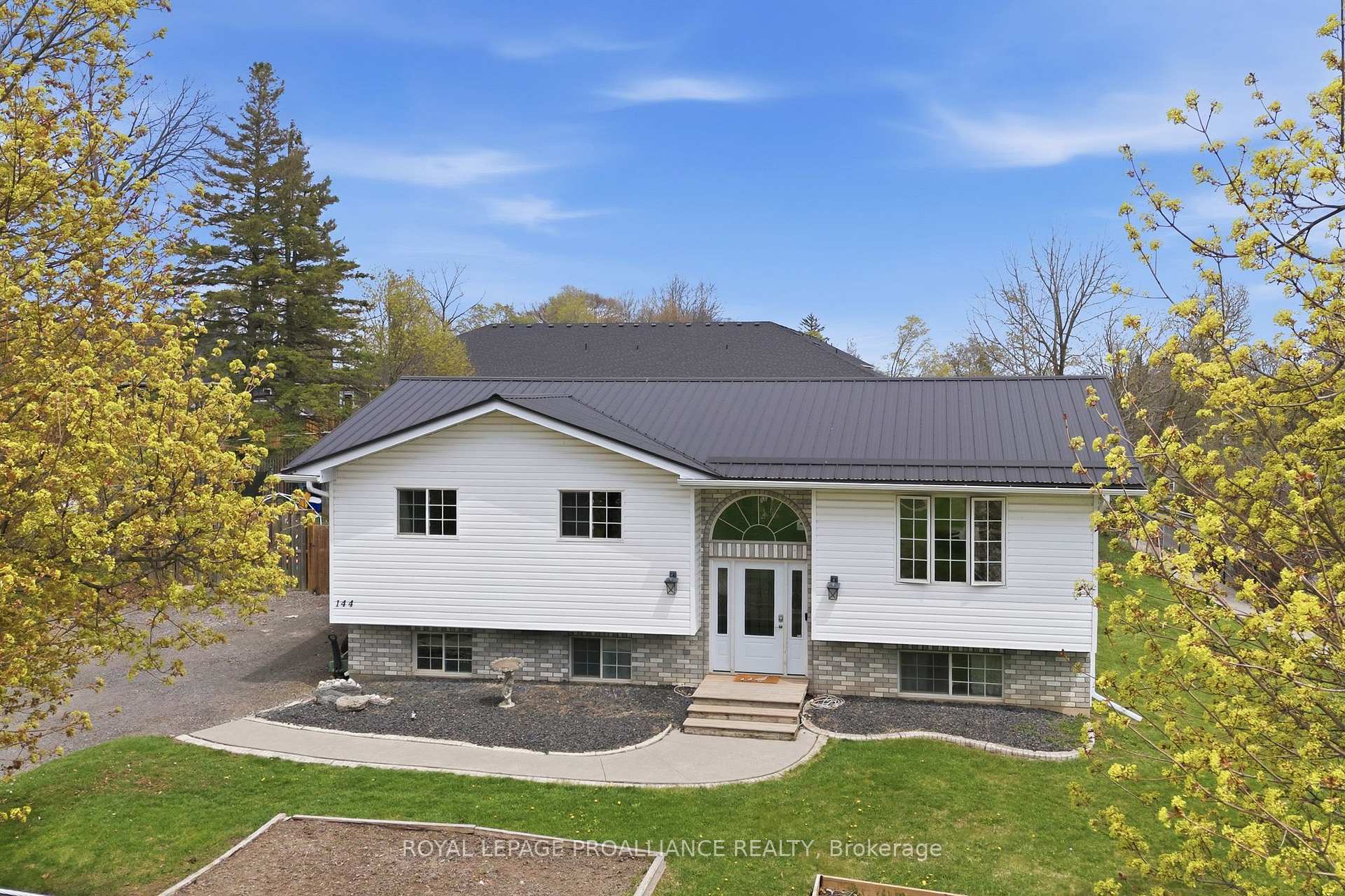 Photo 1 of 144 Centre Street, Deseronto, Deseronto (Town) — HOMEH