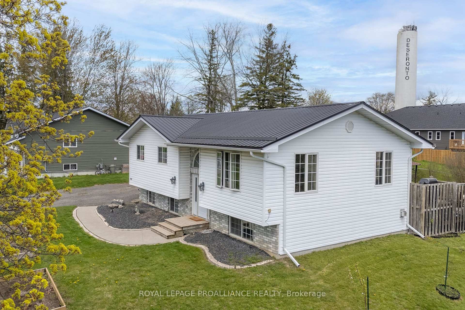 Photo 4 of 144 Centre Street, Deseronto, Deseronto (Town) — HOMEH
