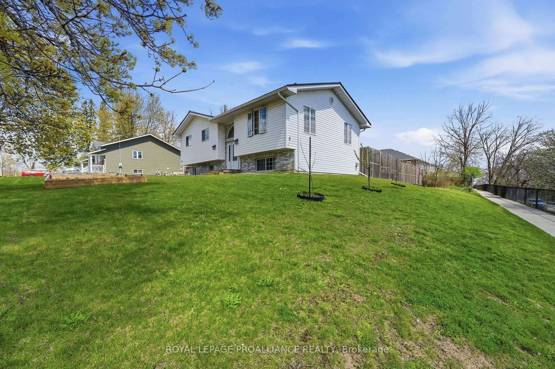 Photo 5 of 144 Centre Street, Deseronto, Deseronto (Town) — HOMEH