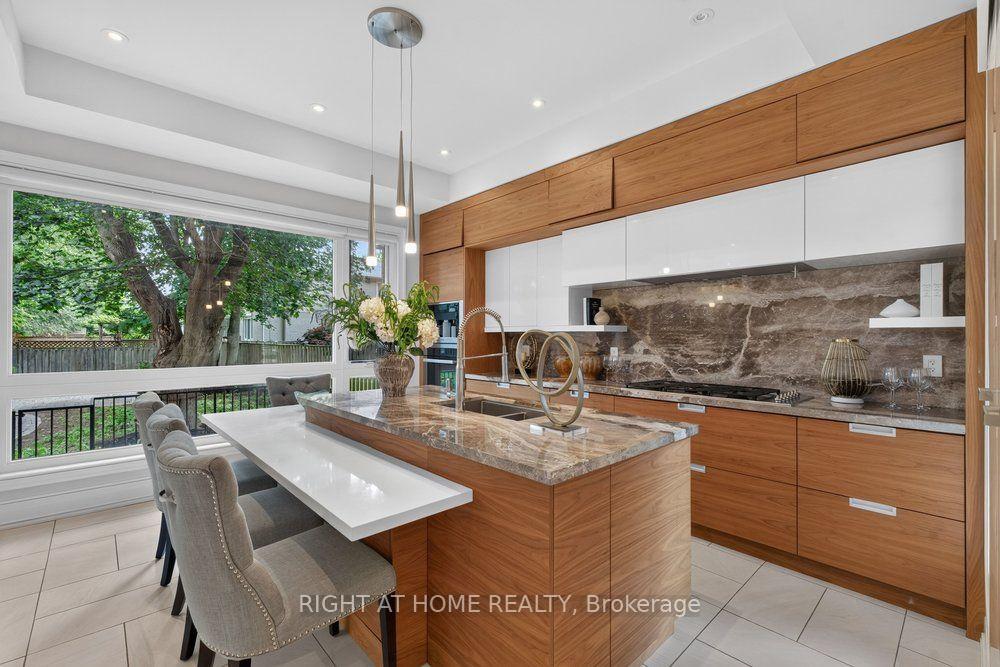 Photo 17 of 255 Willowdale Avenue, North York, Willowdale East — HOMEH