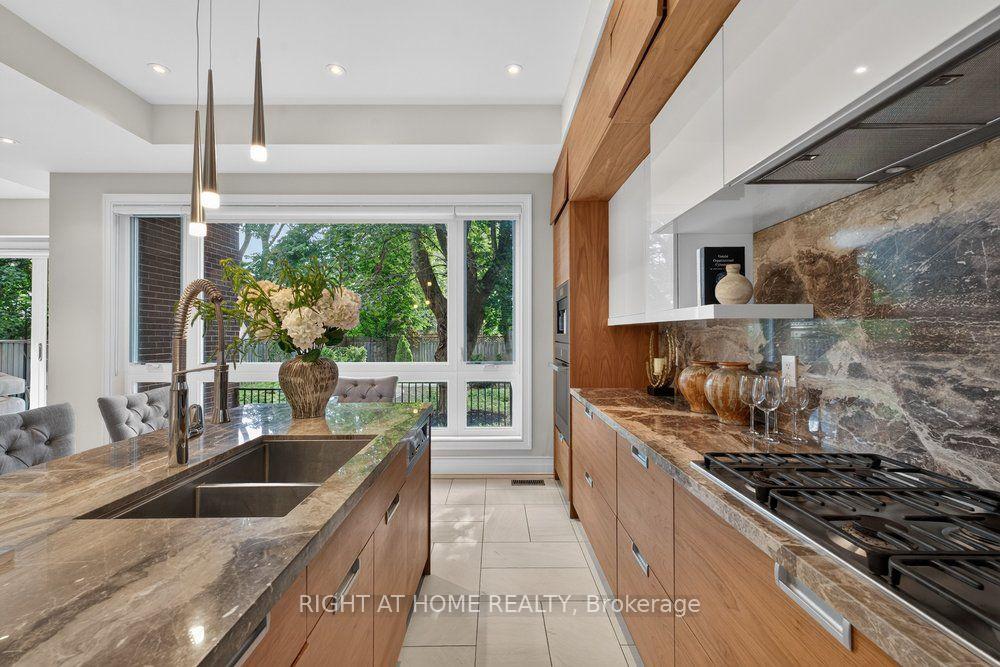 Photo 18 of 255 Willowdale Avenue, North York, Willowdale East — HOMEH