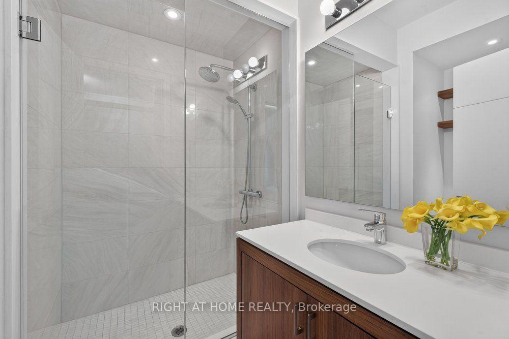 Photo 37 of 255 Willowdale Avenue, North York, Willowdale East — HOMEH