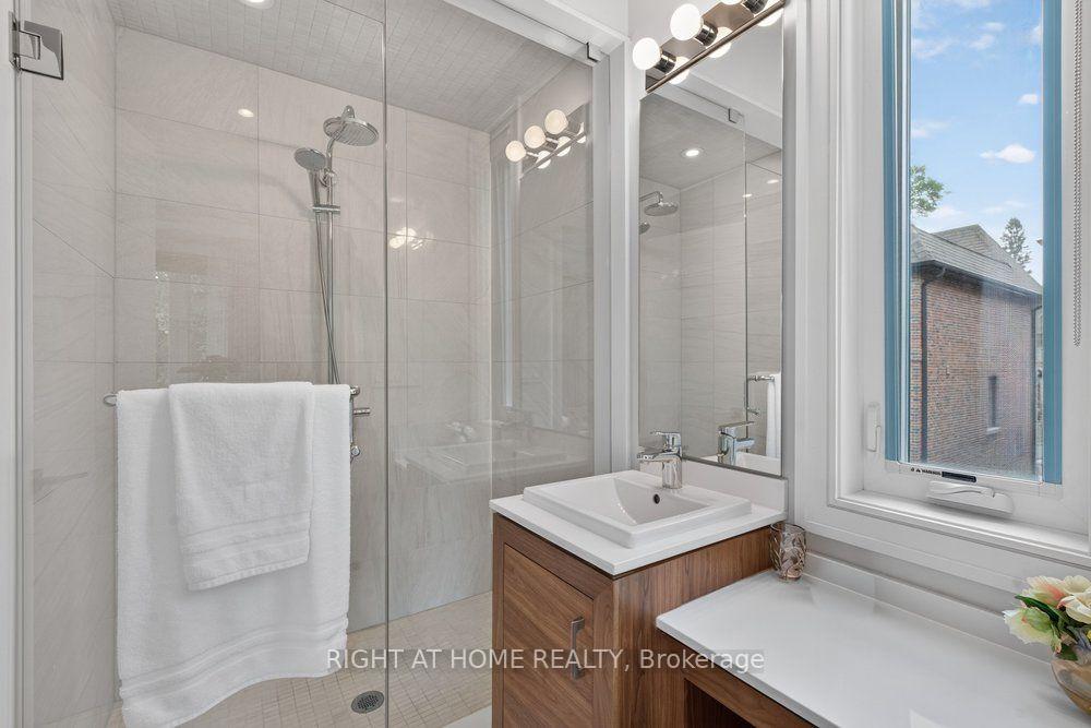 Photo 42 of 255 Willowdale Avenue, North York, Willowdale East — HOMEH