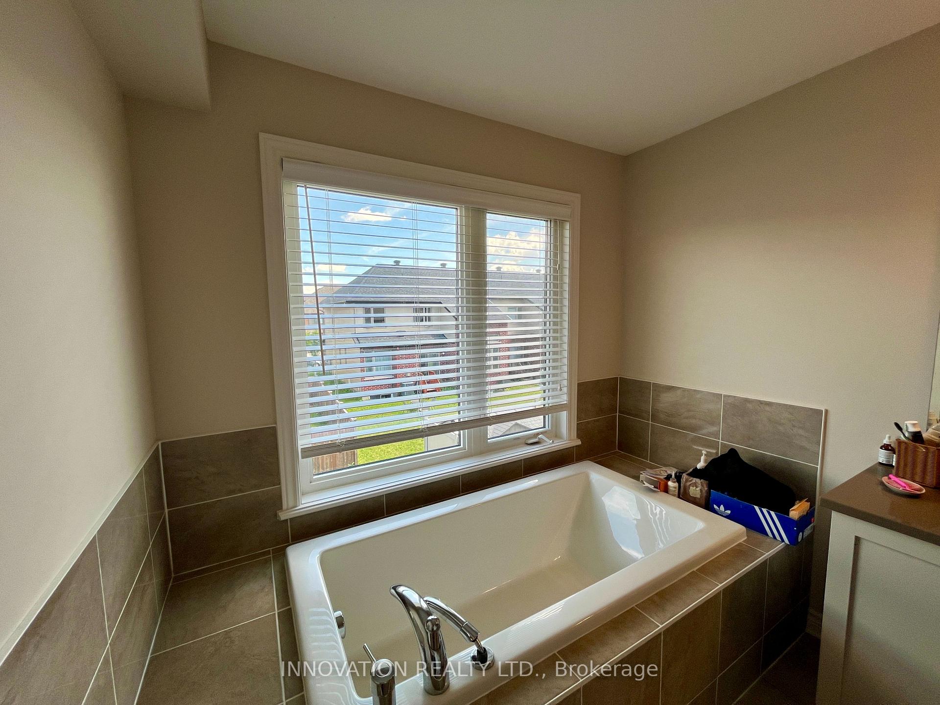 Photo 18 of 222 Dolce Crescent, Ottawa, Riverside South/Gloucester Glen — HOMEH