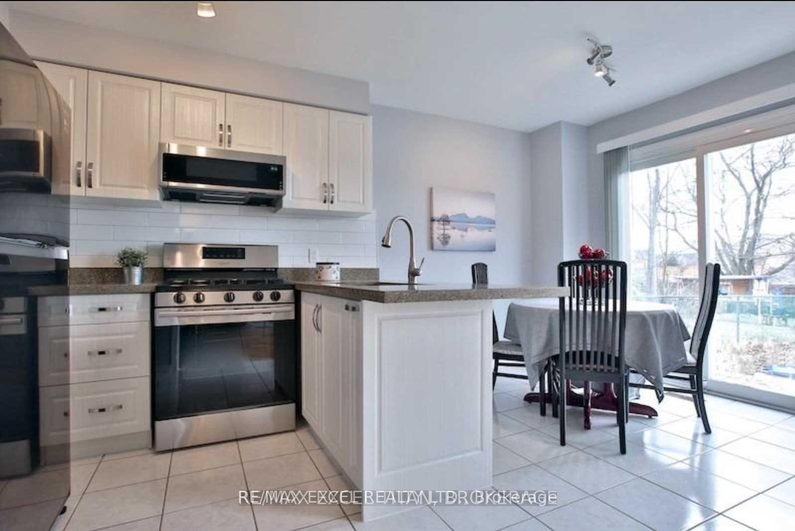 Photo 4 of 51 Hornchurch Crescent, Markham, Milliken Mills East — HOMEH
