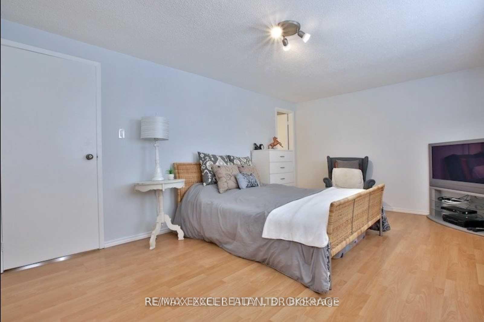 Photo 9 of 51 Hornchurch Crescent, Markham, Milliken Mills East — HOMEH