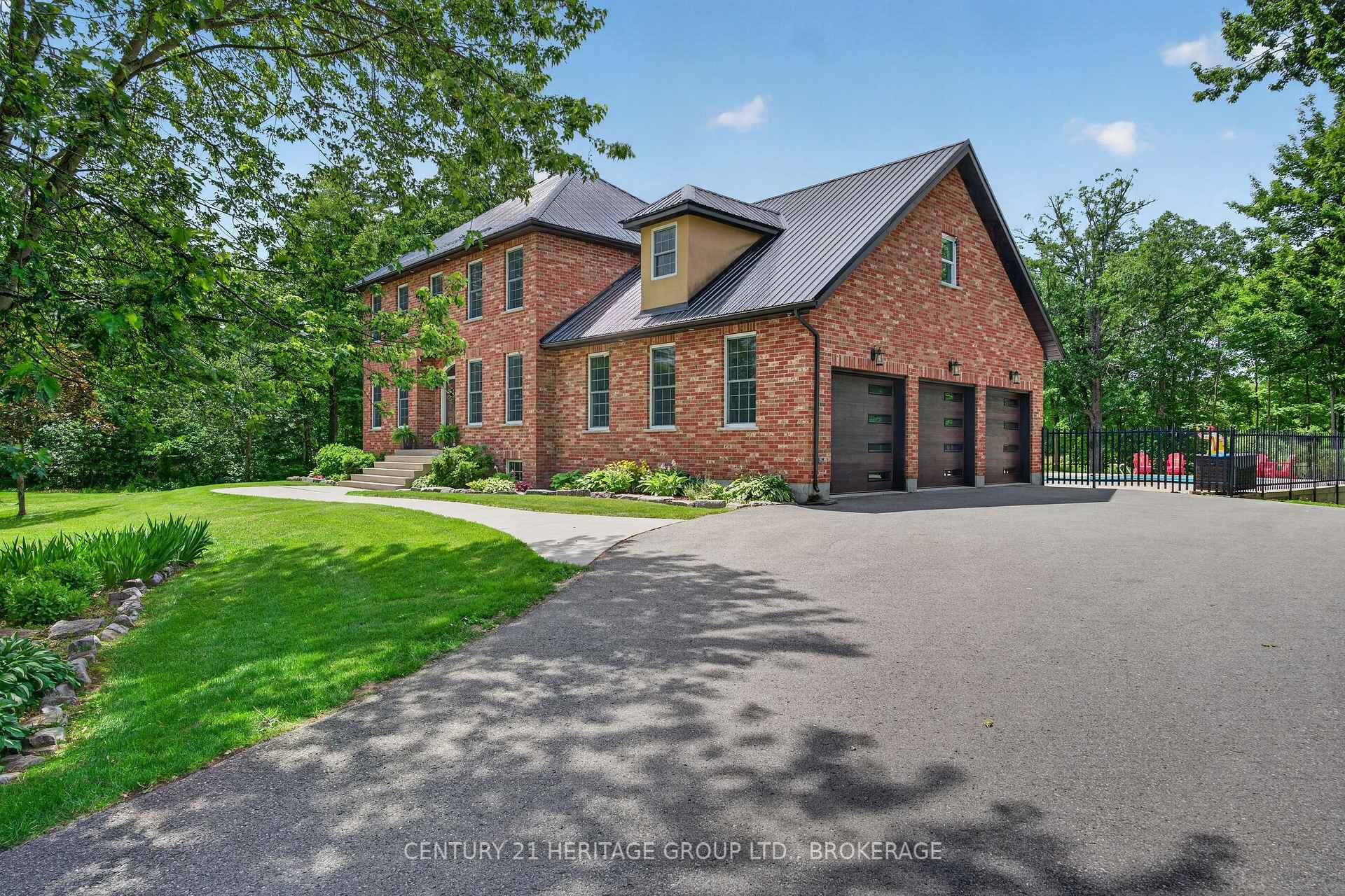 Photo 2 of 13 Fawn Brook Drive, Frontenac, Frontenac South — HOMEH