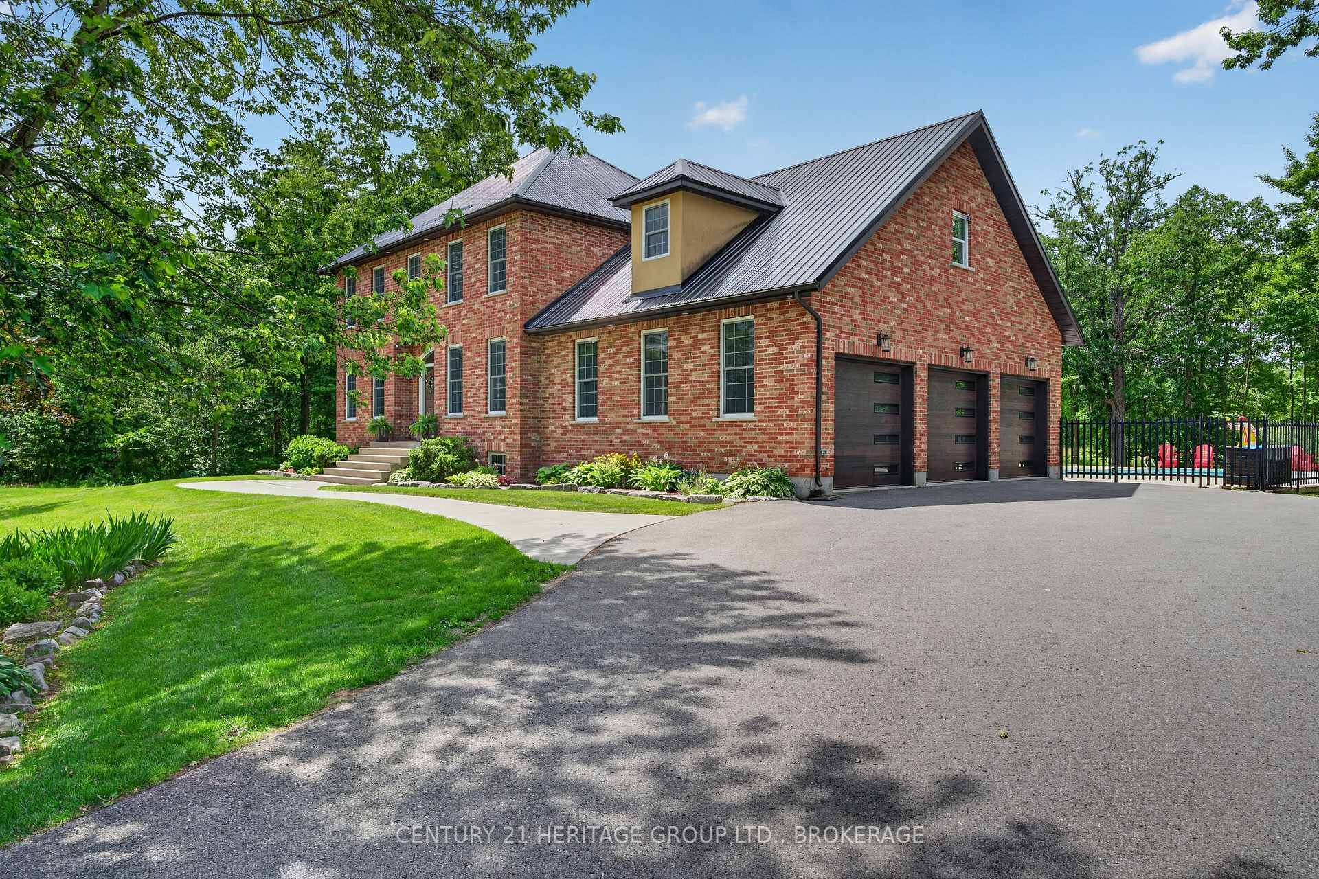 Photo 3 of 13 Fawn Brook Drive, Frontenac, Frontenac South — HOMEH